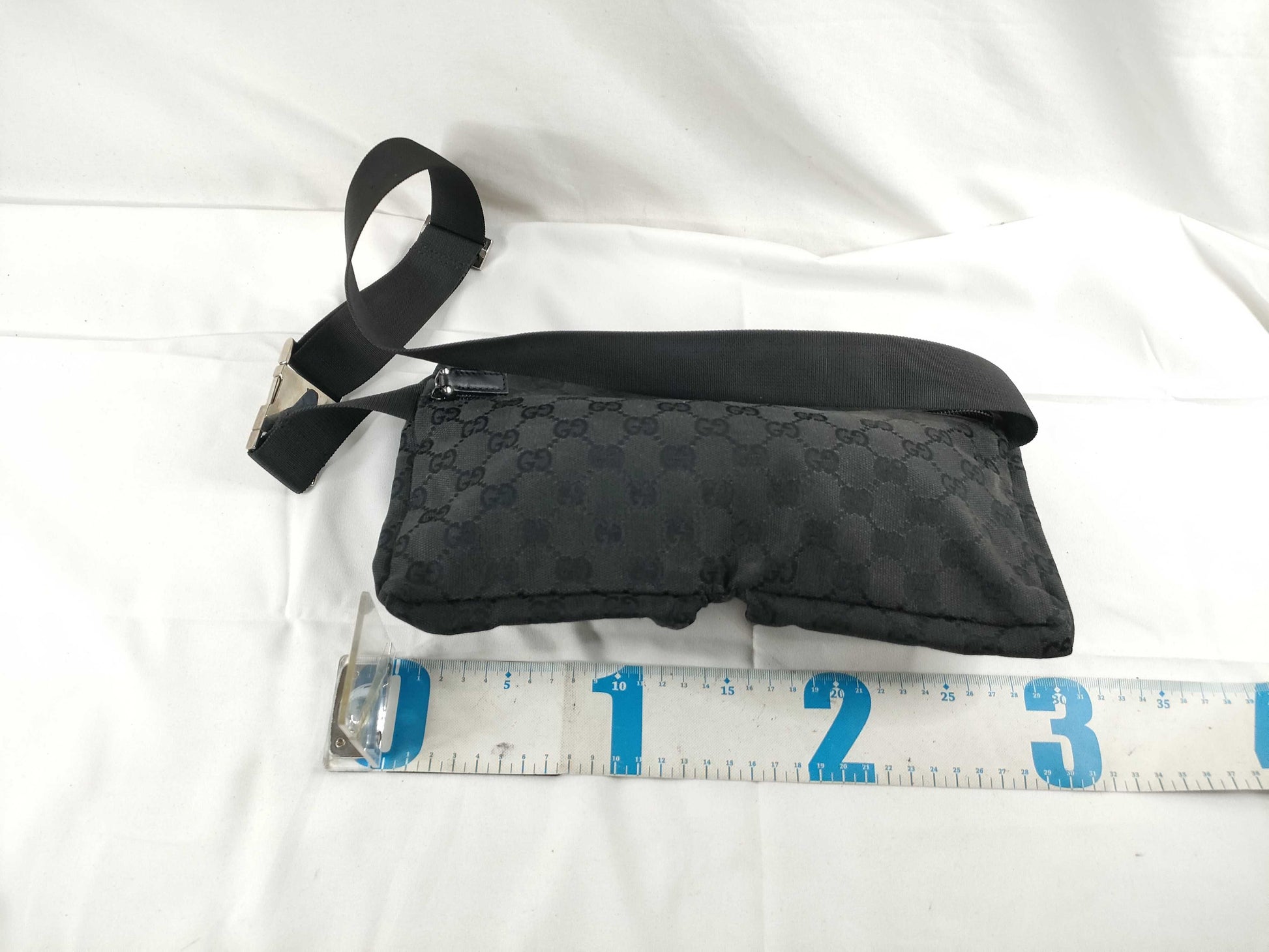 GUCCI GG Canvas Gucci GG Canvas Body Bag Black Bag