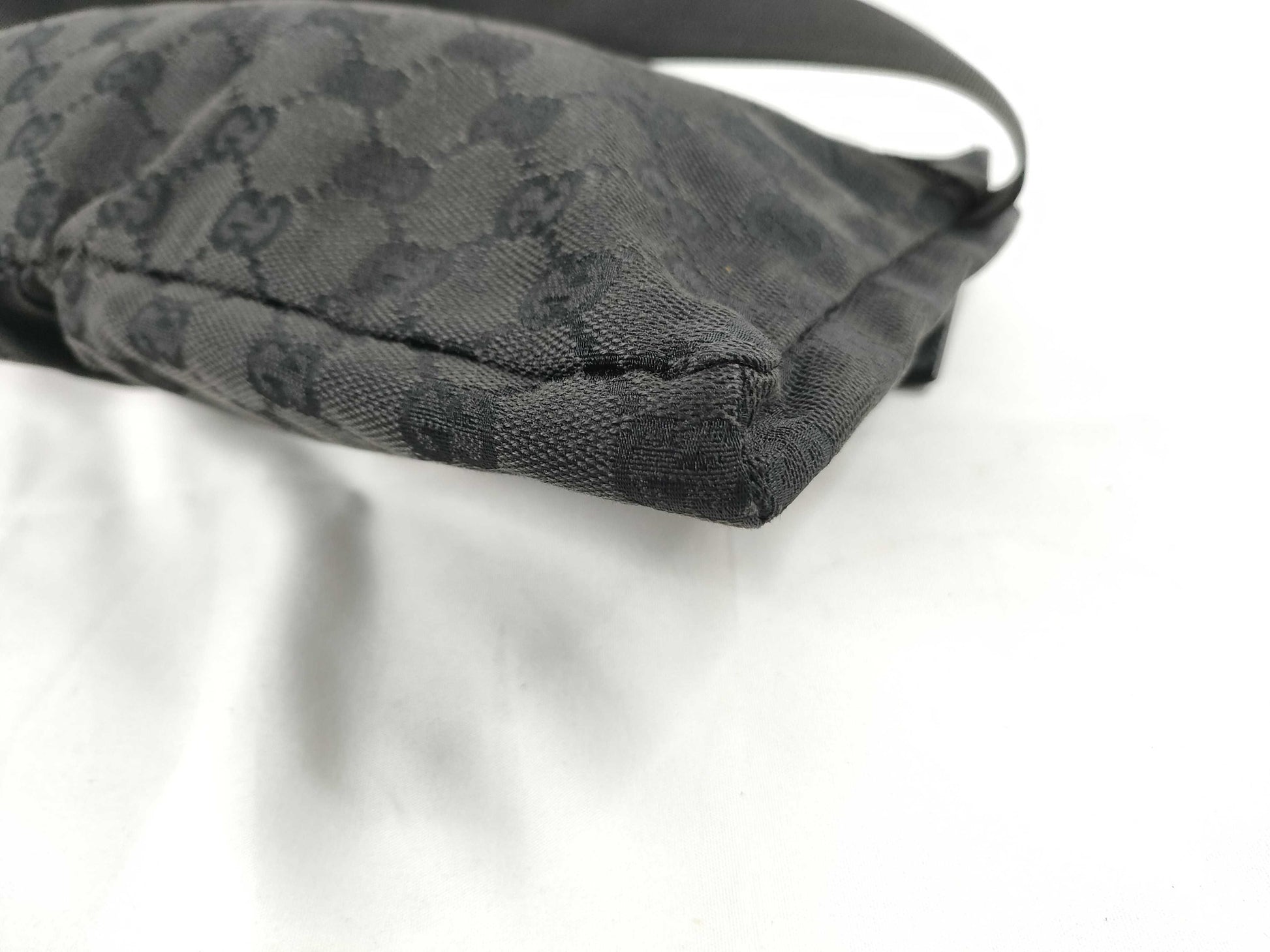 GUCCI GG Canvas Gucci GG Canvas Body Bag Black Bag
