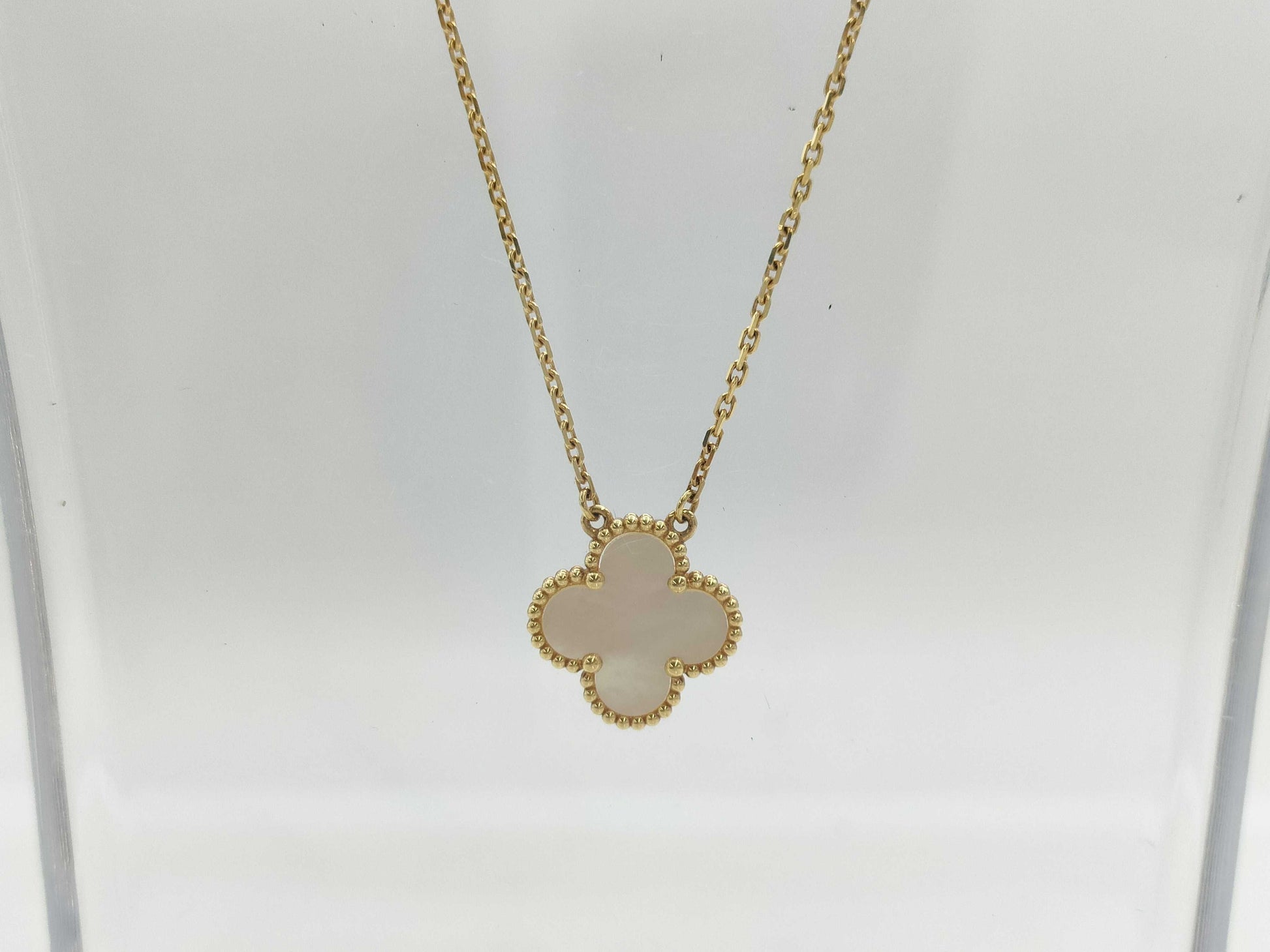Van Cleef&Arpels Vintage Alhambra Mother-of-Pearl YG Au750 5.2g Necklace