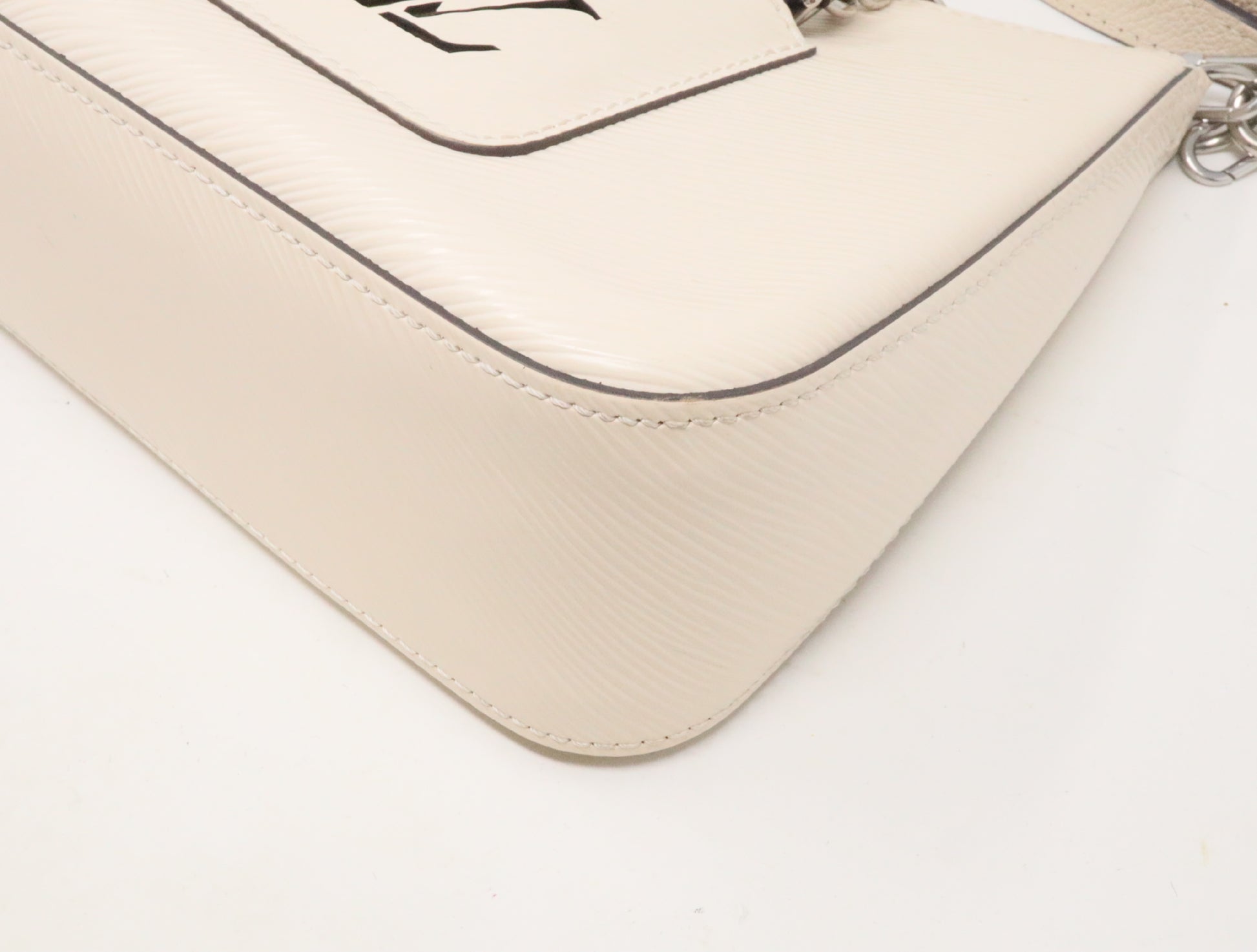 LOUIS VUITTON Epi Marel M80688 White RFID Shoulder Bag
