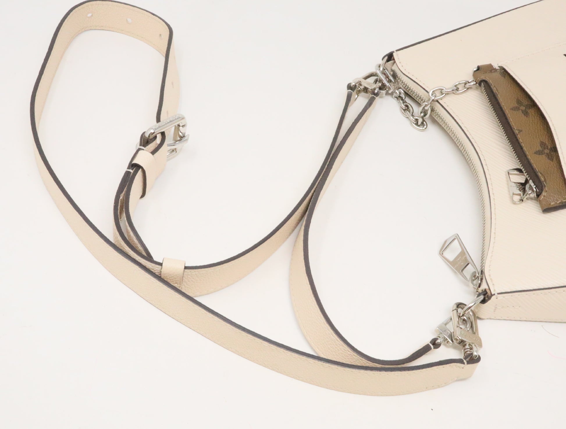 LOUIS VUITTON Epi Marel M80688 White RFID Shoulder Bag