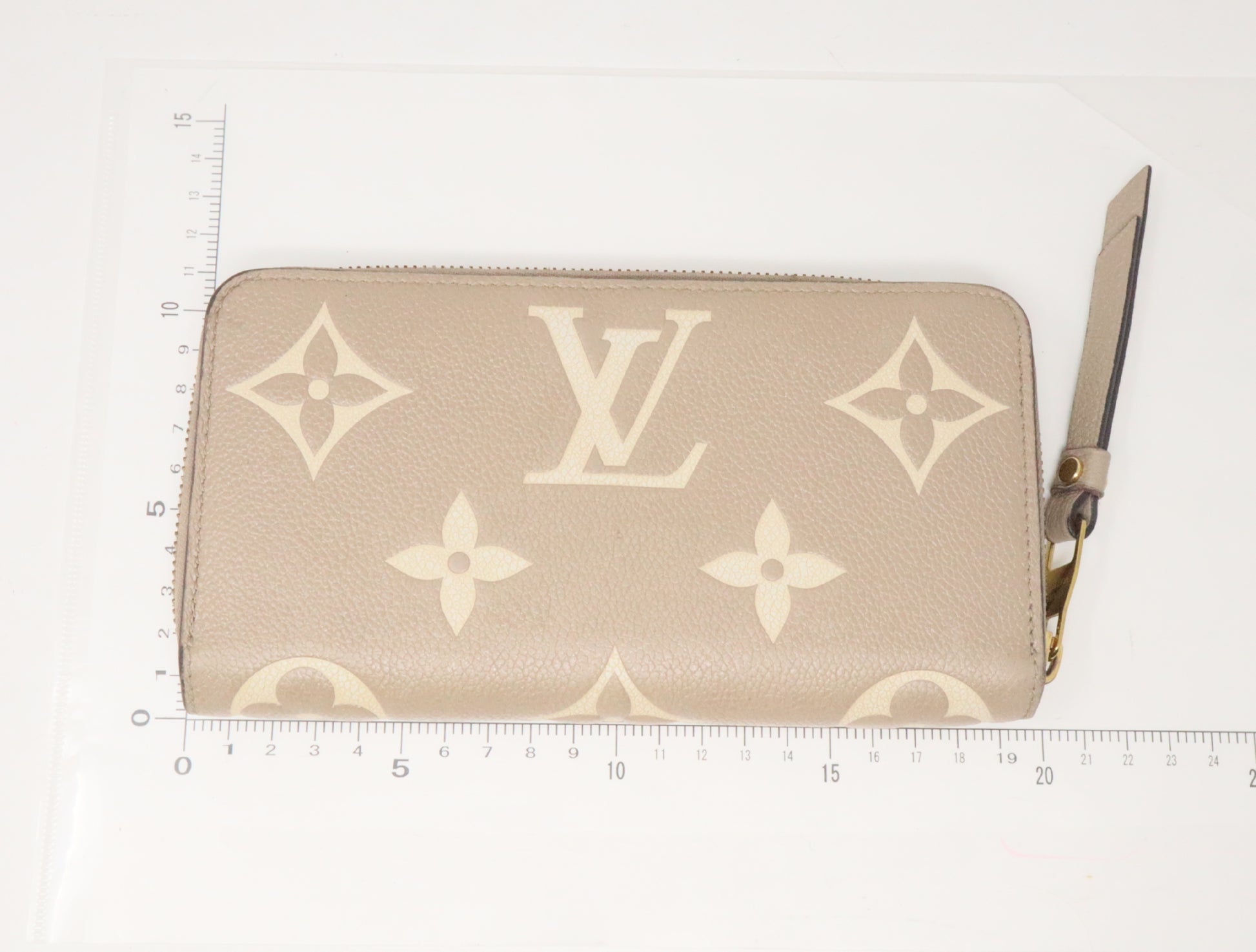 LOUIS VUITTON Bicolor Monogram Unplanted Zippy Wallet M69794 RFID Wallet