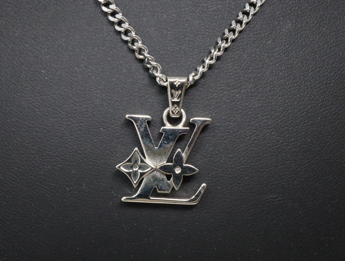 LOUIS VUITTON M02254 Pendant Monogram Row DI2284 Necklace
