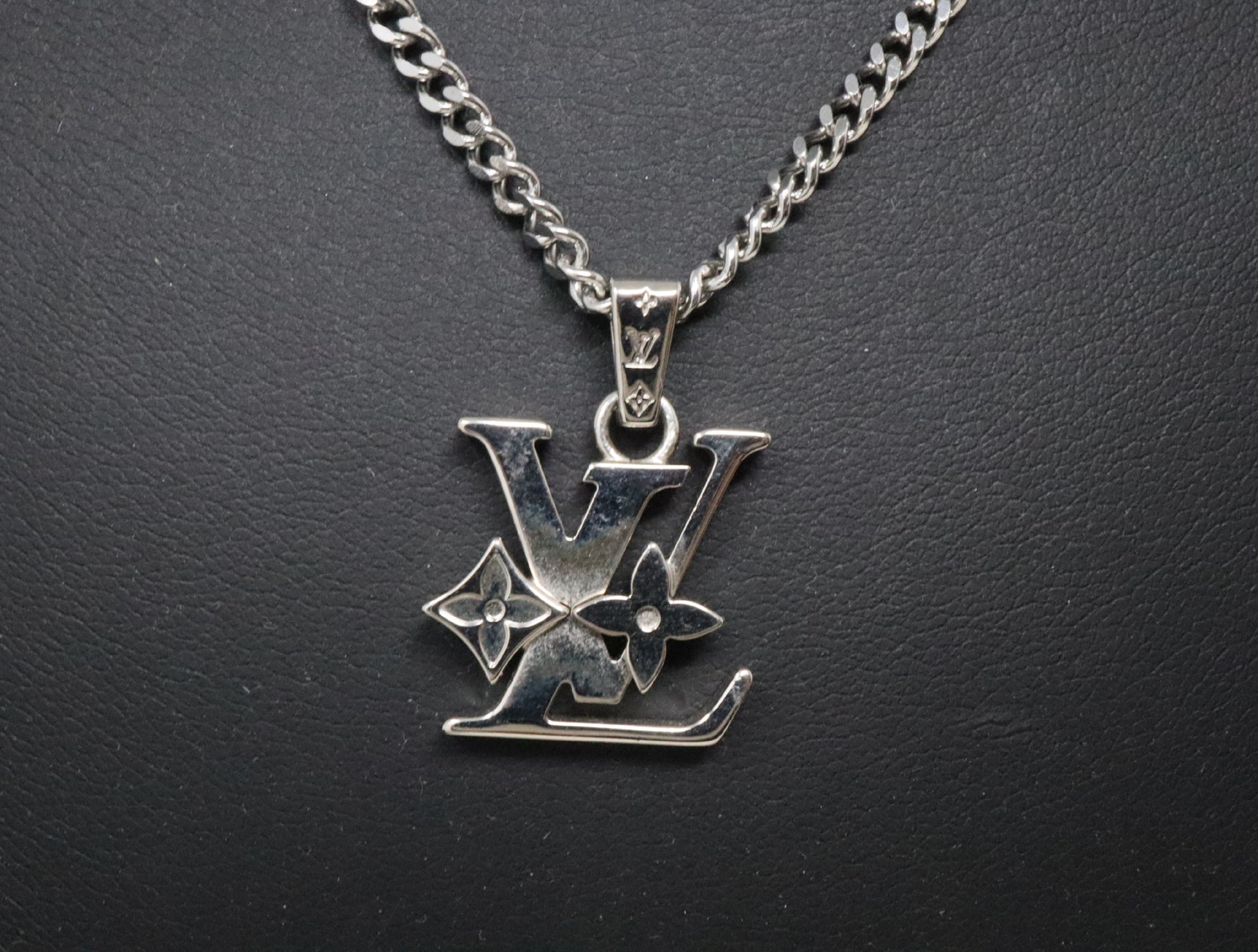 LOUIS VUITTON M02254 Pendant Monogram Row DI2284 Necklace