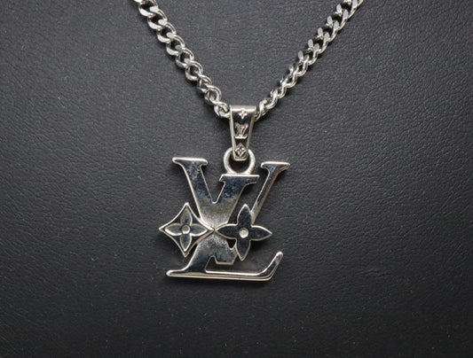LOUIS VUITTON M02254 Pendant Monogram Row DI2284 Necklace