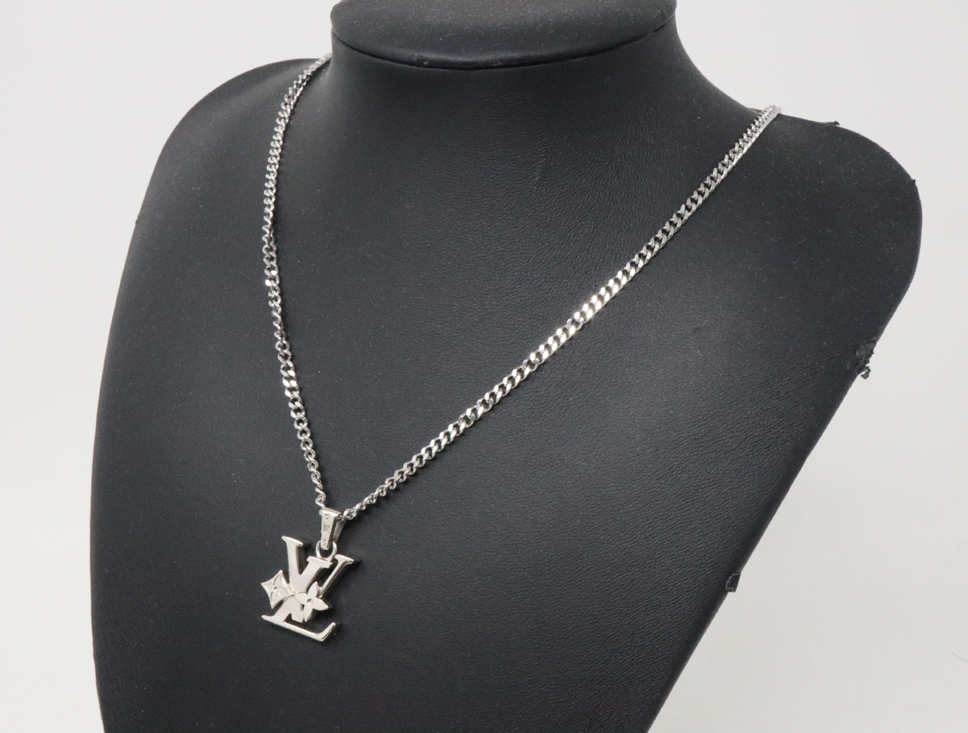 LOUIS VUITTON M02254 Pendant Monogram Row DI2284 Necklace