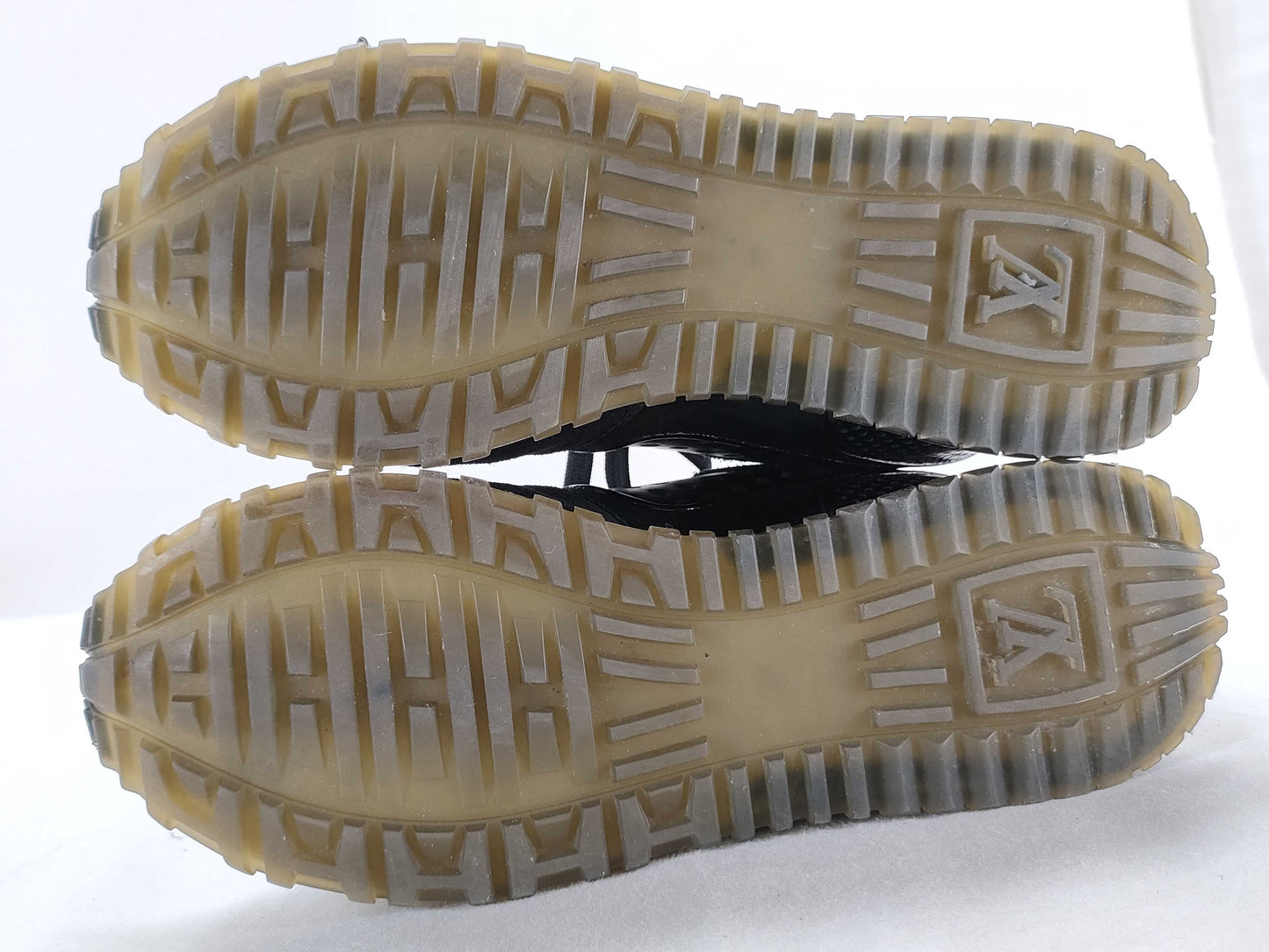 LOUIS VUITTON Louis Vuitton Women's Shoes Size 34.5 Sneakers