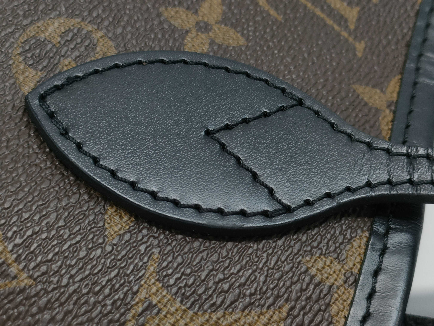 LOUIS VUITTON Monogram Neverfull MM Tote Bag