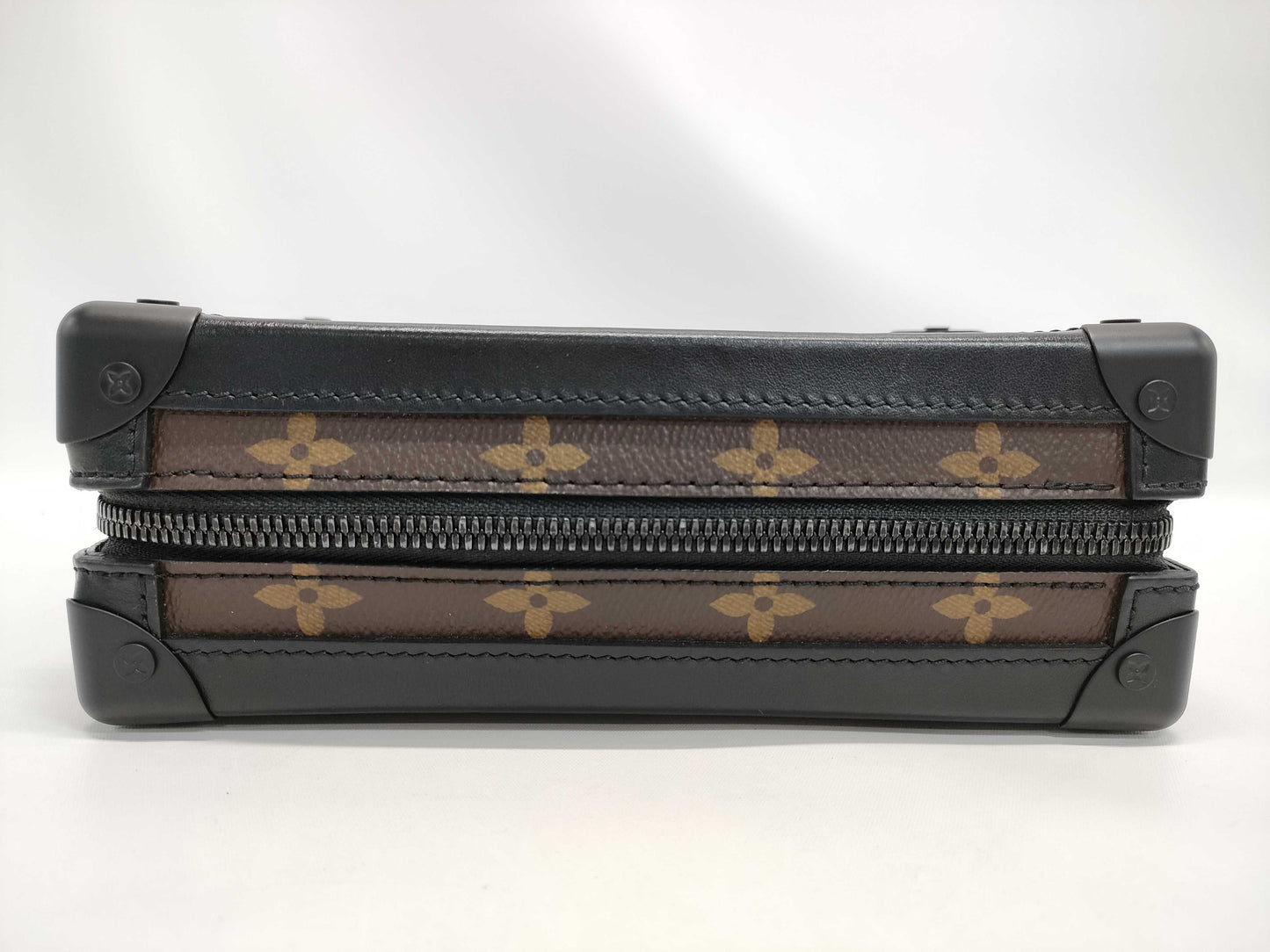 LOUIS VUITTON shoulder bag