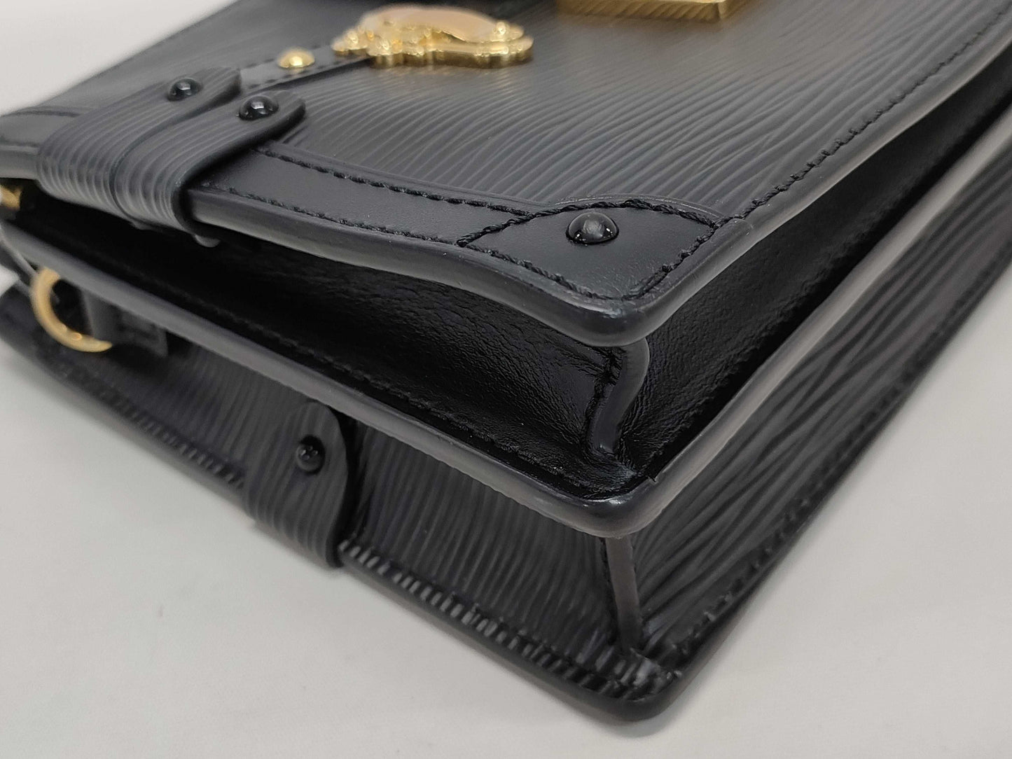 LOUIS VUITTON Epi Trunk Clutch Shoulder Bag