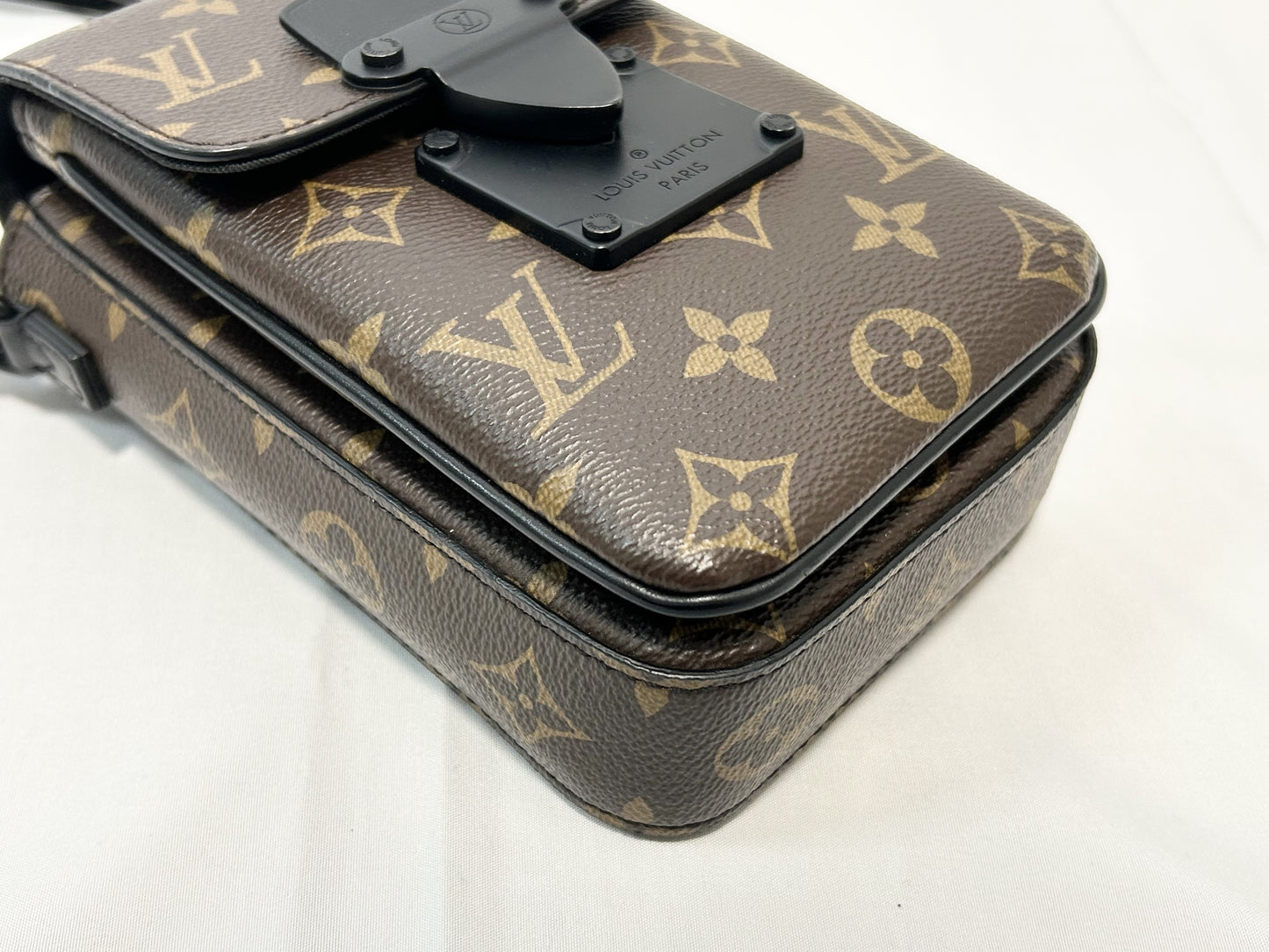 LOUIS VUITTON Monogram S-Lock Vertical Wearable Wallet Shoulder Bag
