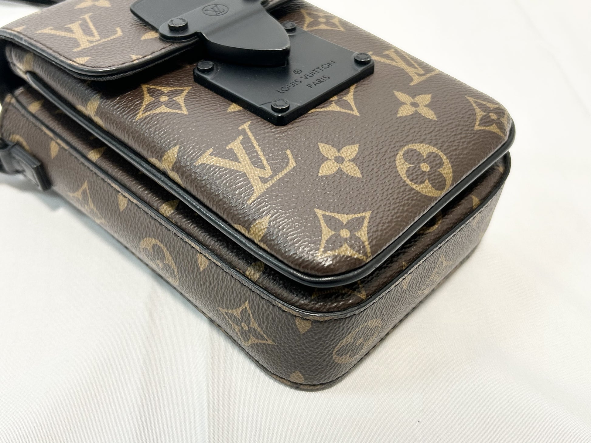 LOUIS VUITTON Monogram S-Lock Vertical Wearable Wallet Shoulder Bag
