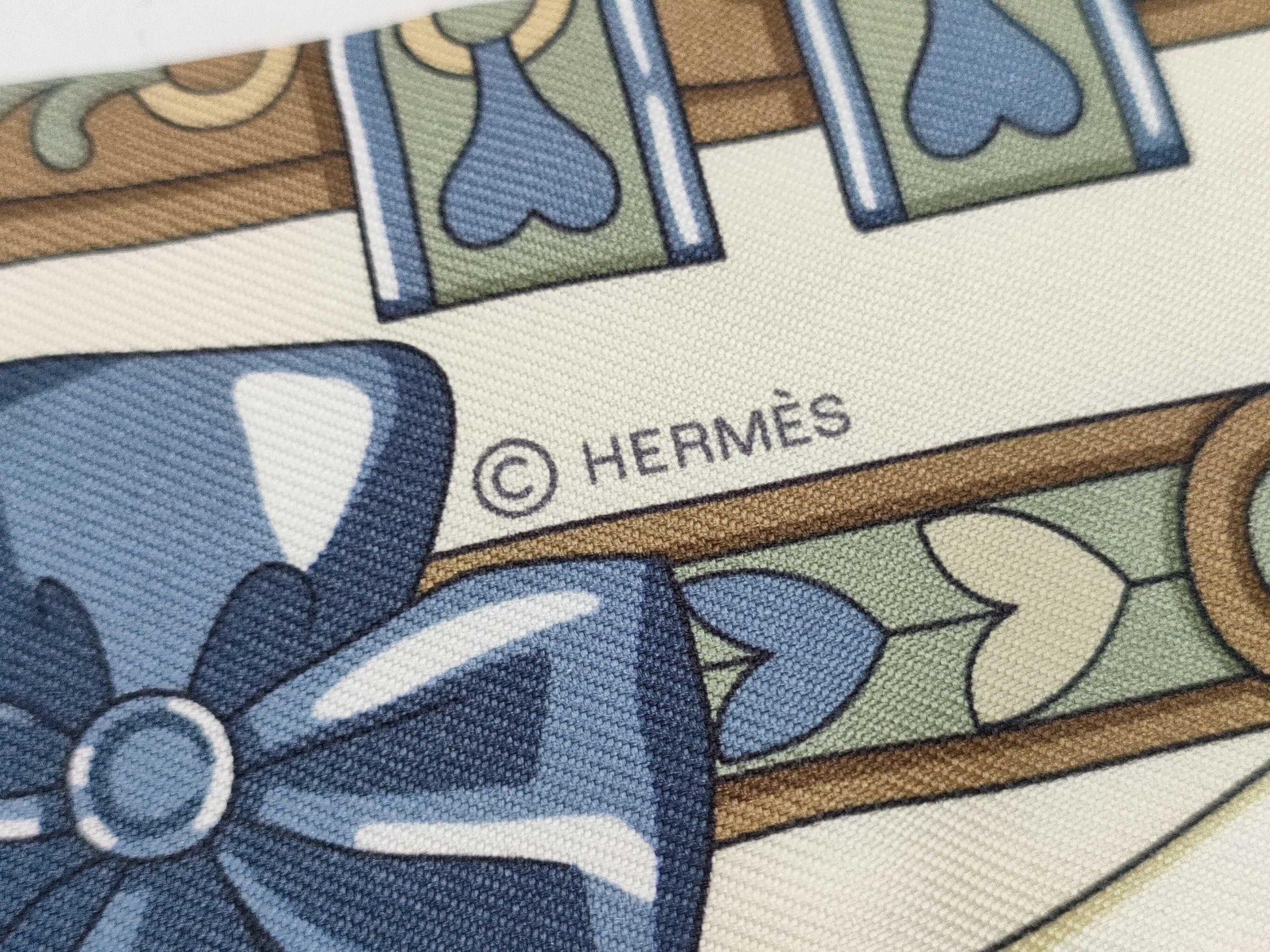 HERMES Twilly Scarf