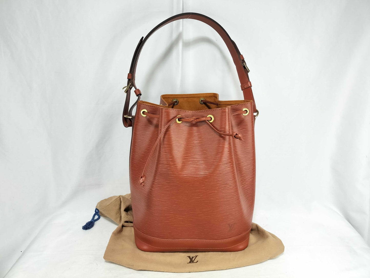 LOUIS VUITTON Epi LV Epi Noe M40843 AR0965 Shoulder Bag