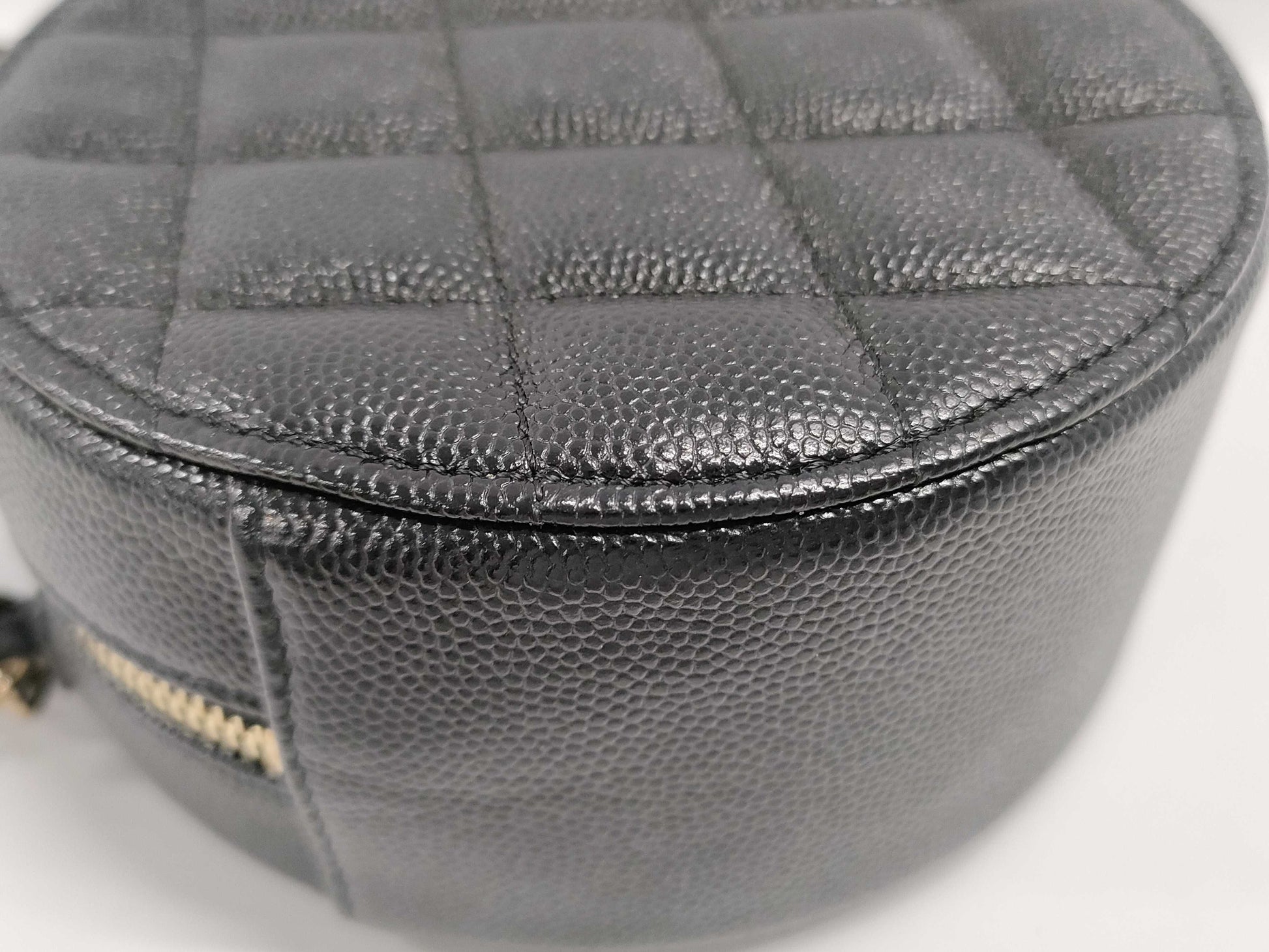 CHANEL Matelasse Coco Mark Round Caviar Leather Chain Shoulder Bag