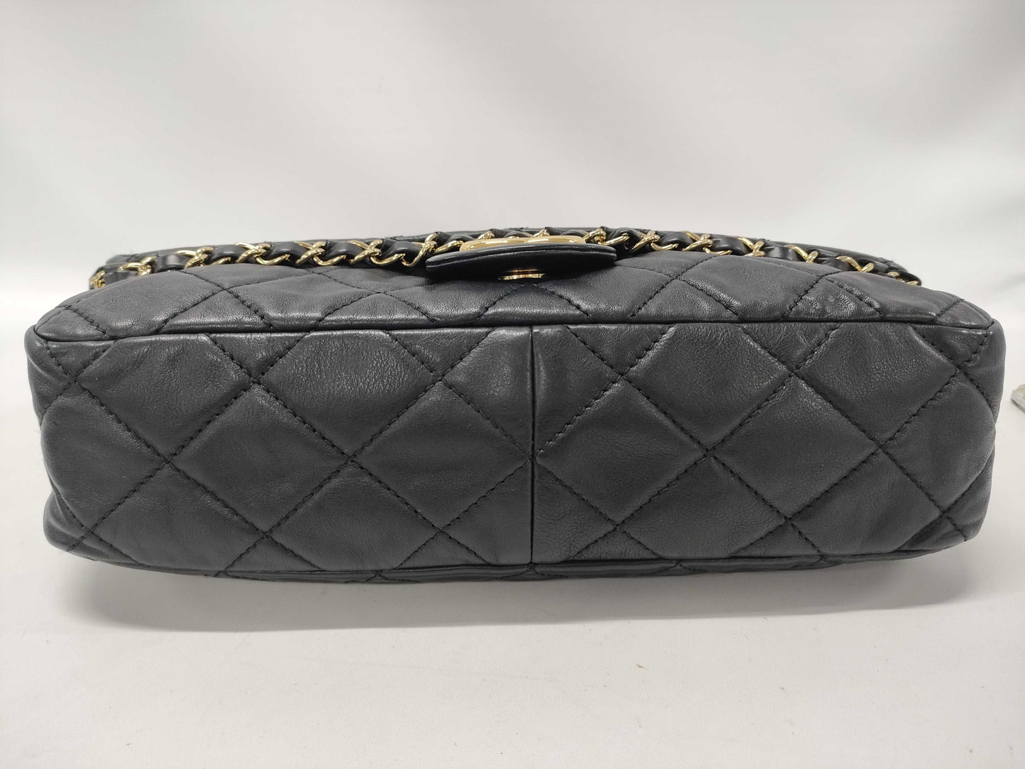 CHANEL Matelasse Churn Shoulder Bag