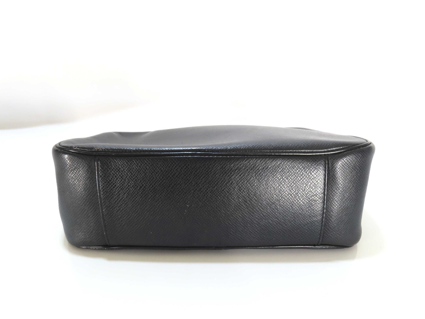 LOUIS VUITTON LOUIS VUITTON Truth Toilet GM Taiga/Aldo's Pouch