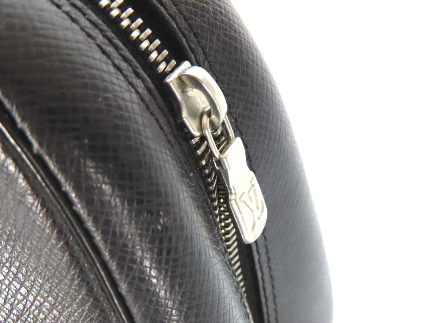 LOUIS VUITTON LOUIS VUITTON Truth Toilet GM Taiga/Aldo's Pouch