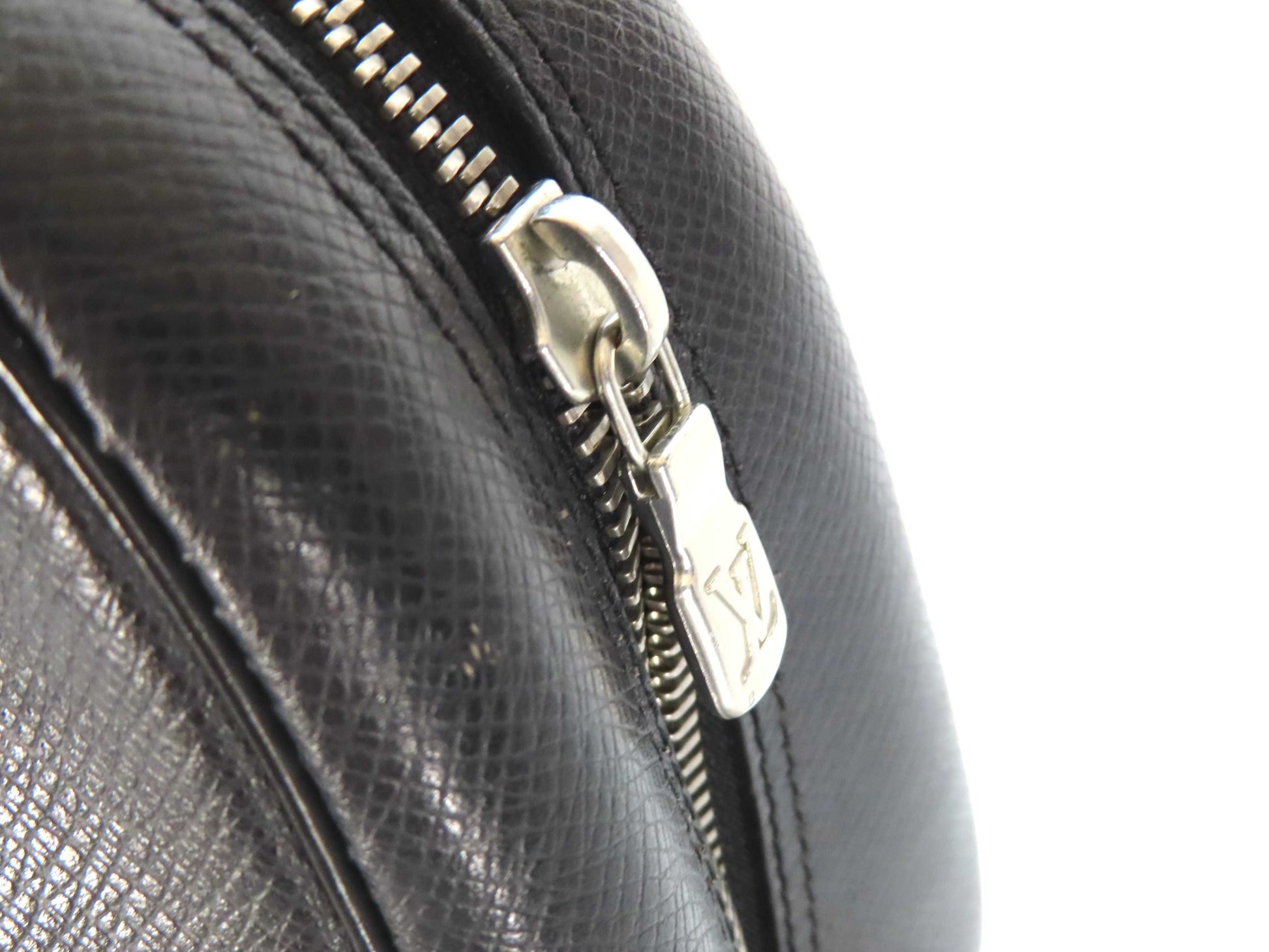 LOUIS VUITTON LOUIS VUITTON Truth Toilet GM Taiga/Aldo's Pouch
