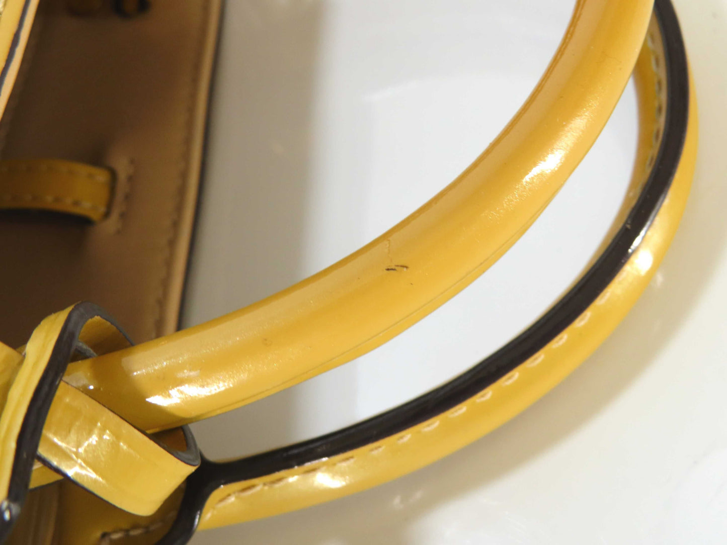 LOUIS VUITTON Verni LOUIS VUITTON Montaigne BB Verni/Citrine Handbag