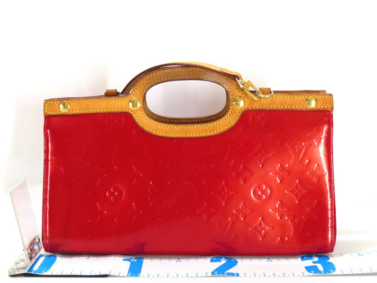 LOUIS VUITTON Vernis LOUIS VUITTON Roxbury Drive Vernis/Pomme d'Amour Handbag