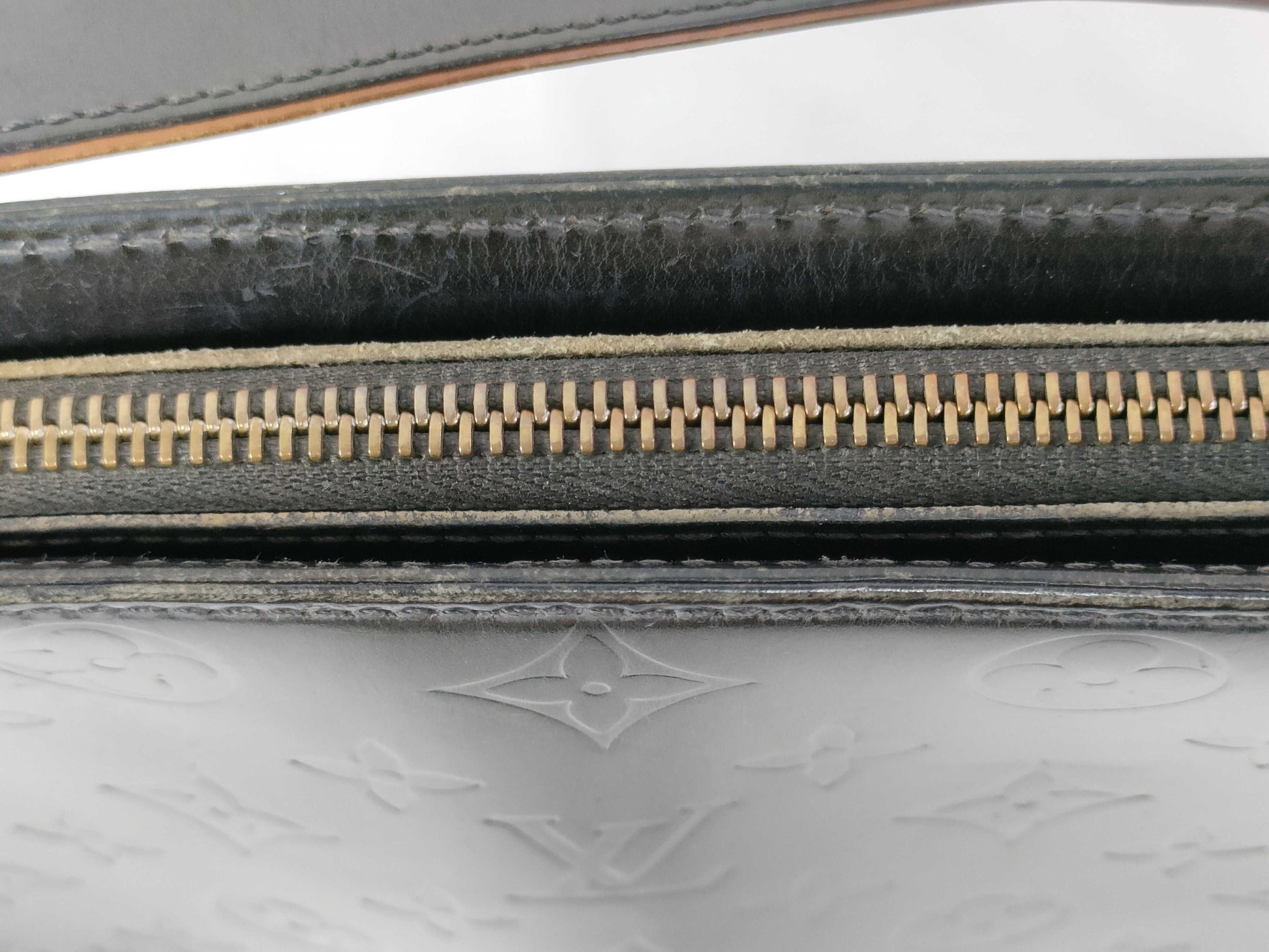 LOUIS VUITTON Monogram Matte LOUIS VUITTON Alston Matte/Noir Shoulder Bag
