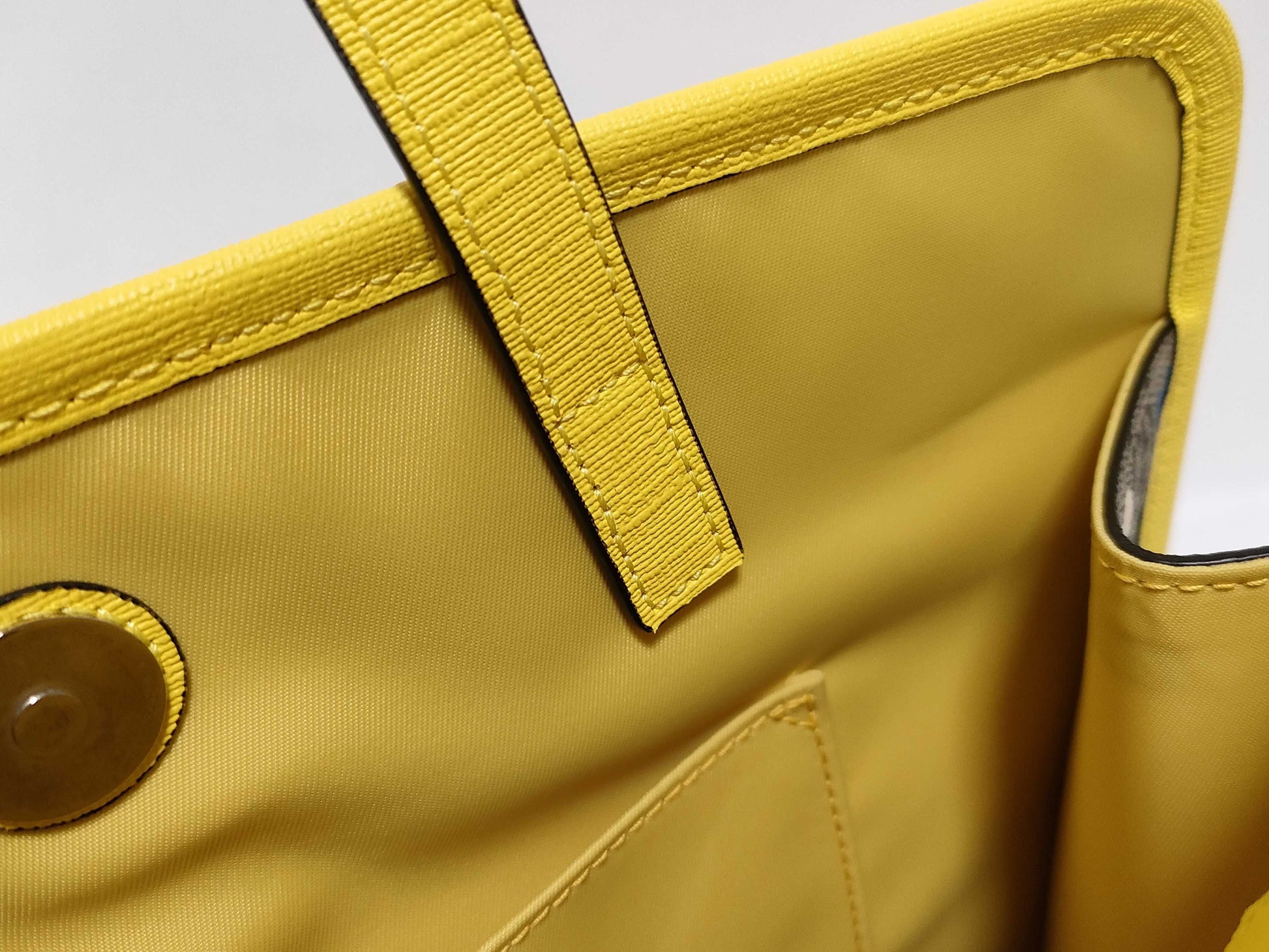 GUCCI GG Supreme Gucci GG Supreme Handbag Yellow Children's Handbag