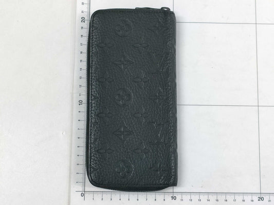 LOUIS VUITTON Taurillon Zippy Vertical Long Wallet