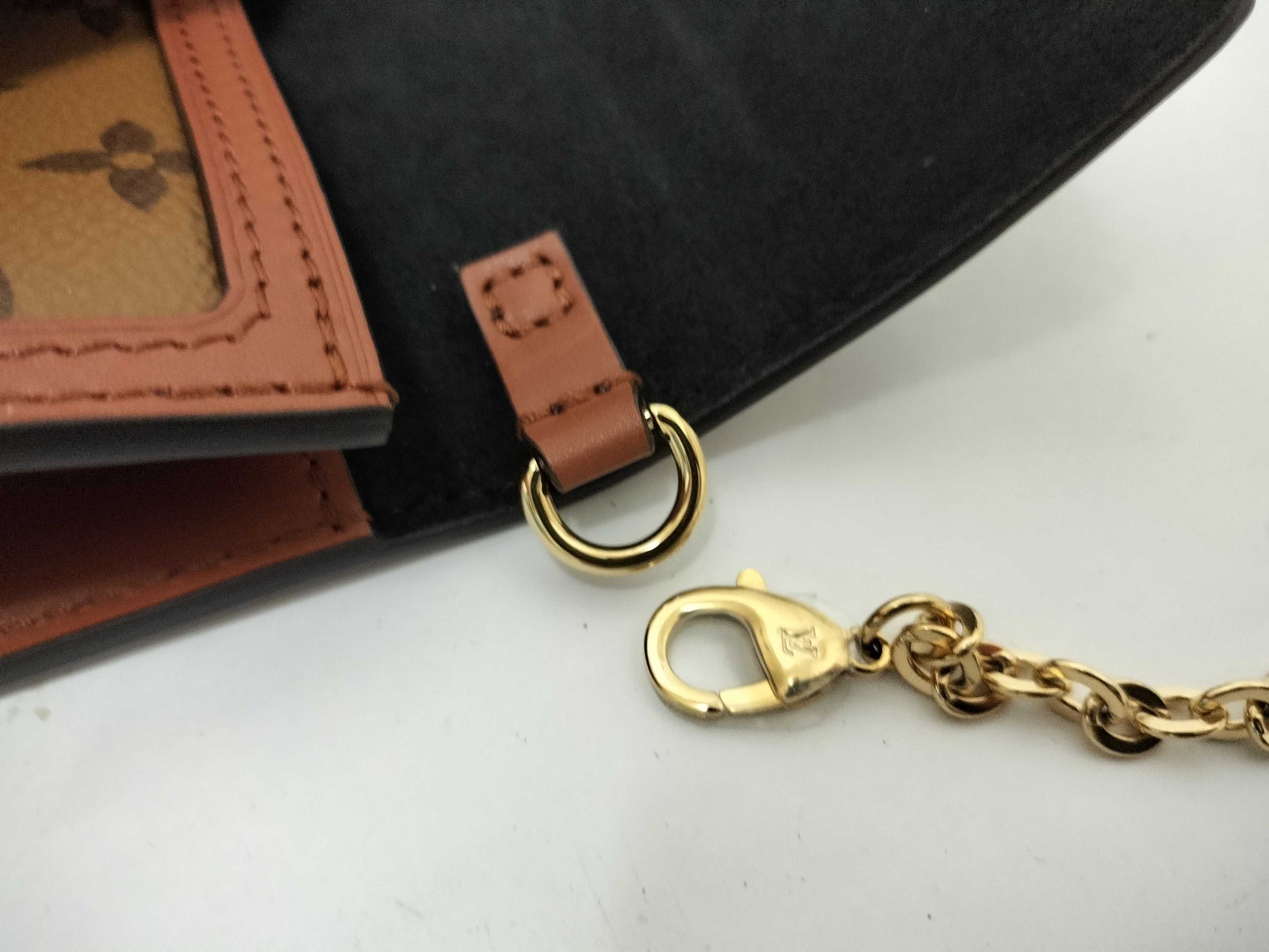 LOUIS VUITTON Portefeuille Dauphine M68746 Shoulder Bag