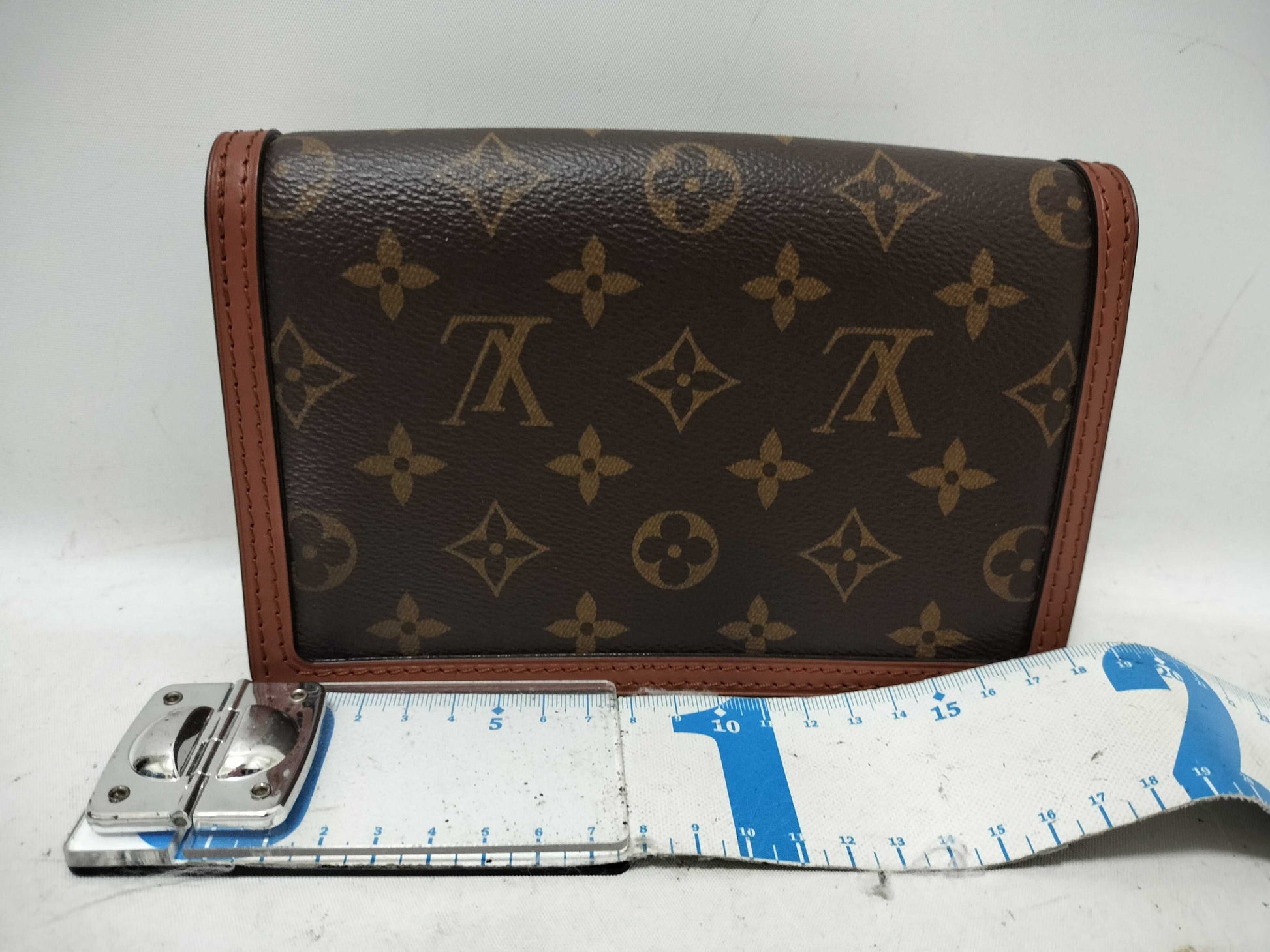 LOUIS VUITTON Portefeuille Dauphine M68746 Shoulder Bag