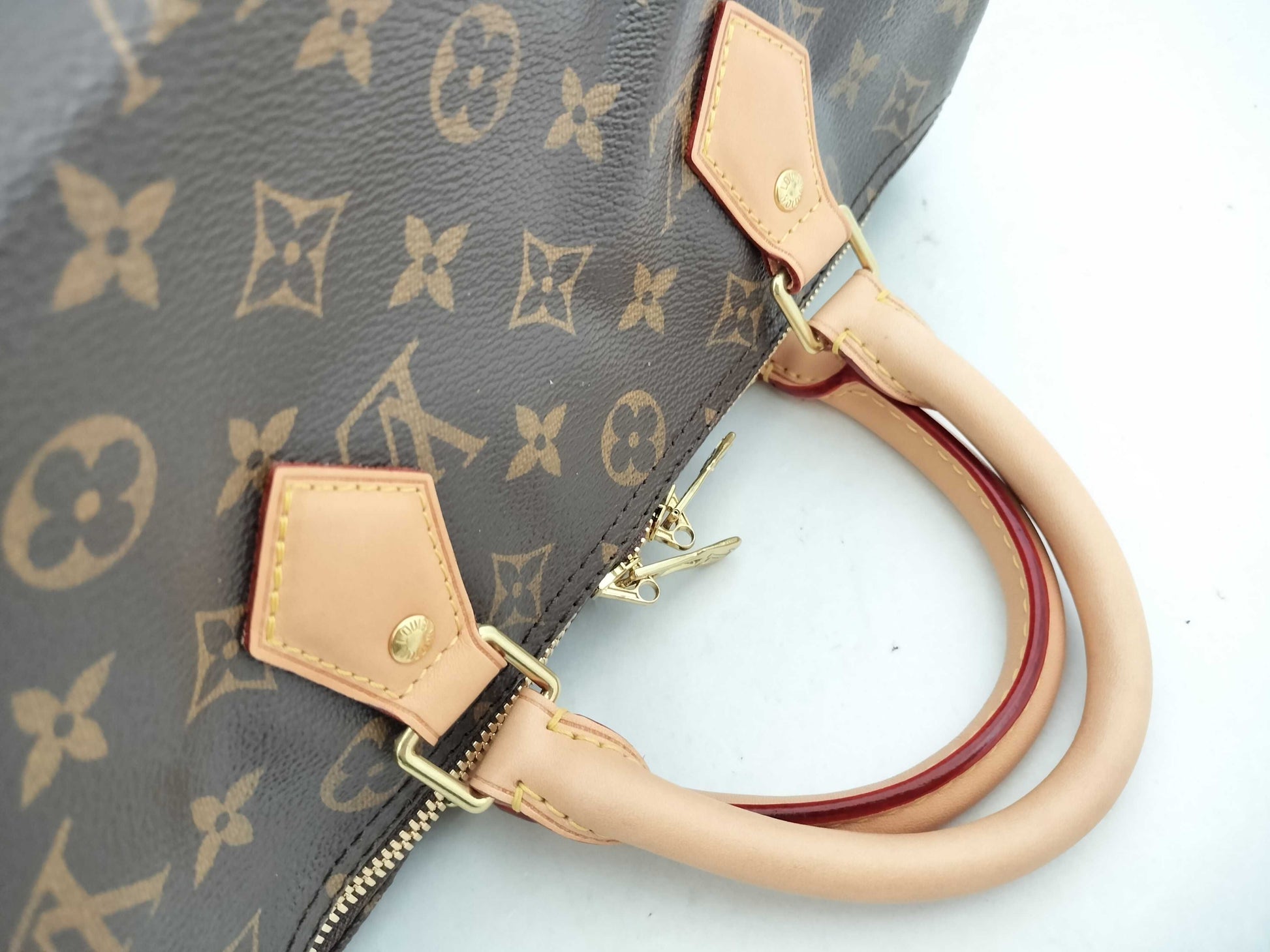 LOUIS VUITTON Monogram Louis Vuitton Speedy Bandouliere 30 Handbag