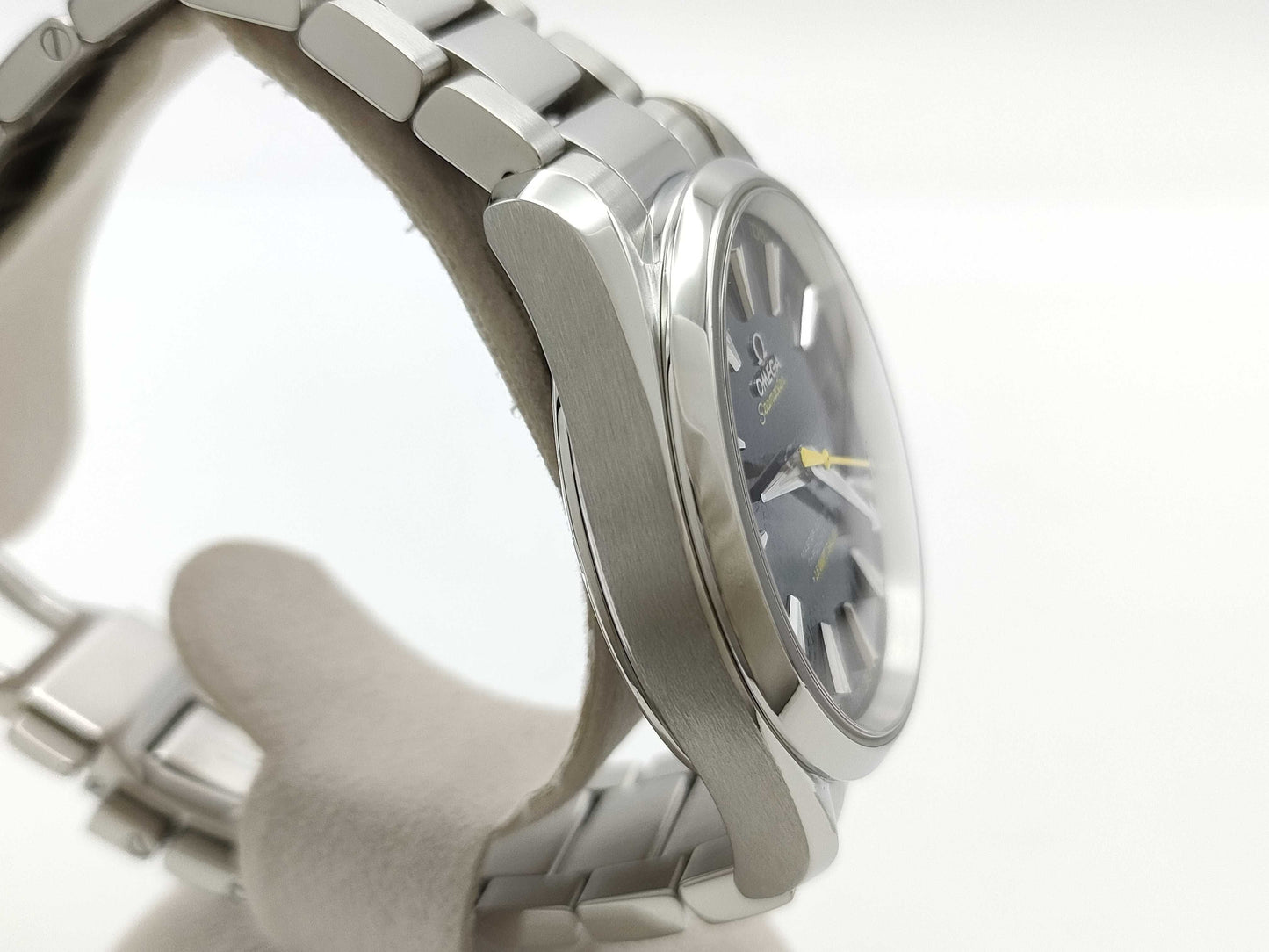 OMEGA Seamaster Aqua Terra James Bond 007 Limited 231.10.42.21.03.004 87617872 Navy Dial Automatic Men's Watch