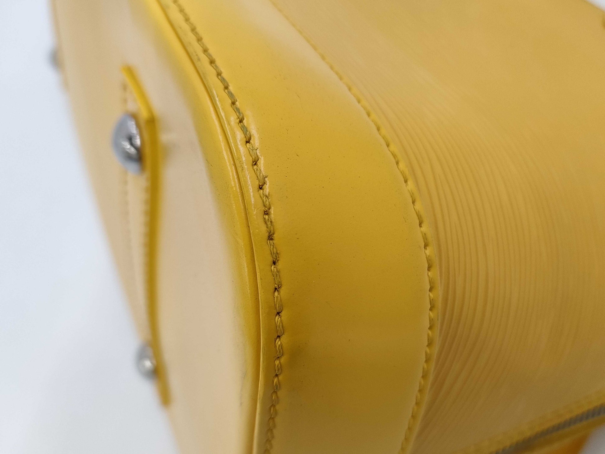 LOUIS VUITTON Louis Vuitton Alma Handbag Handbag