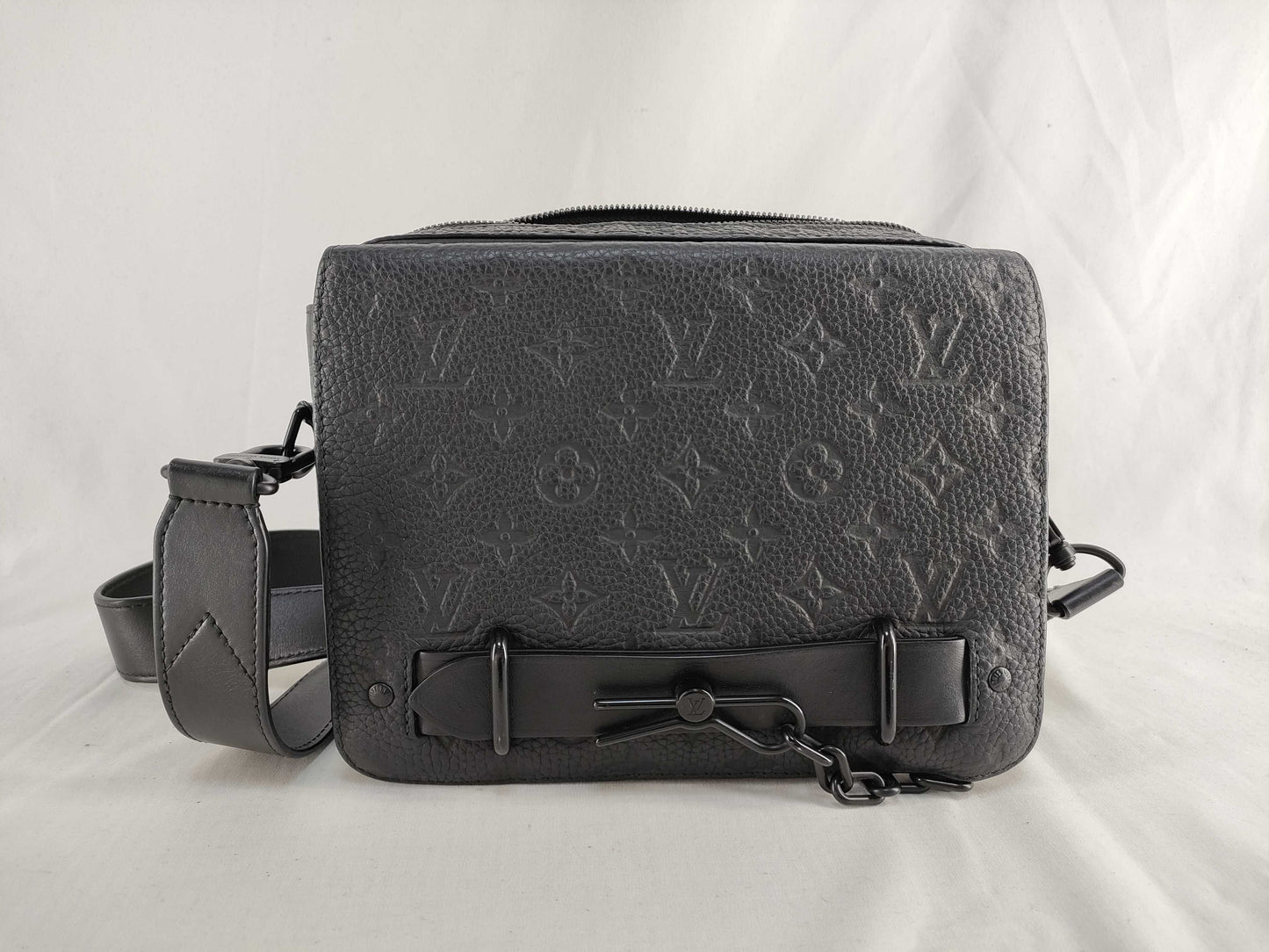 LOUIS VUITTON Monogram Unplanted Louis Vuitton Message Shoulder Bag Shoulder Bag