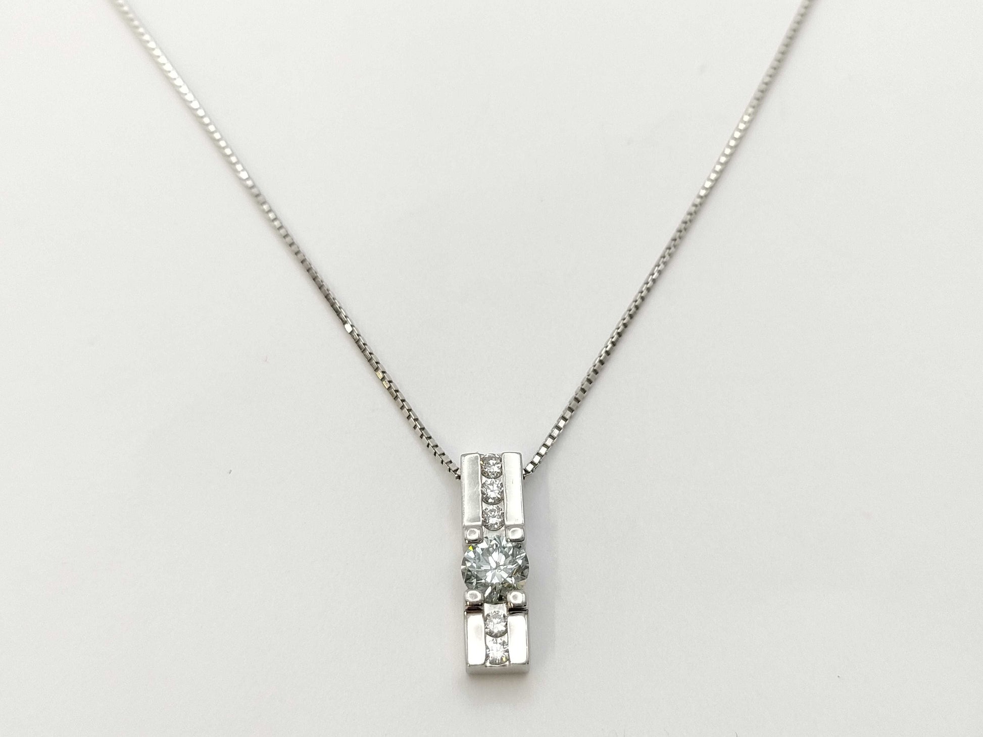 D0.358/0.10ct Pt900/850 4.4g Necklace