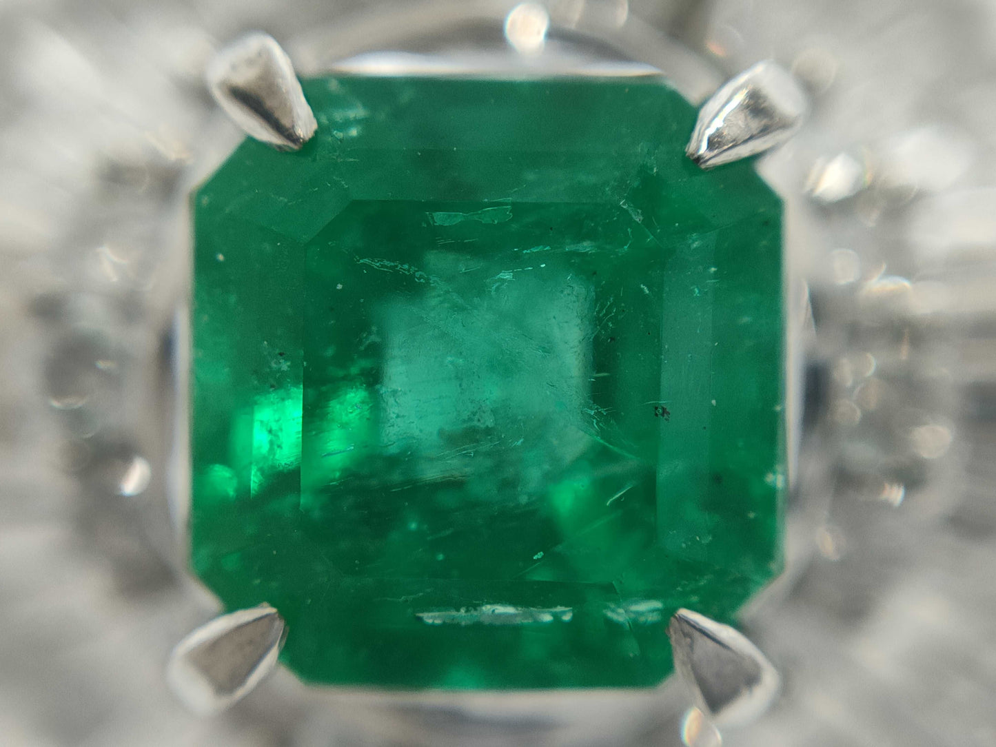 Emerald Diamond PT900 9.7g Ring