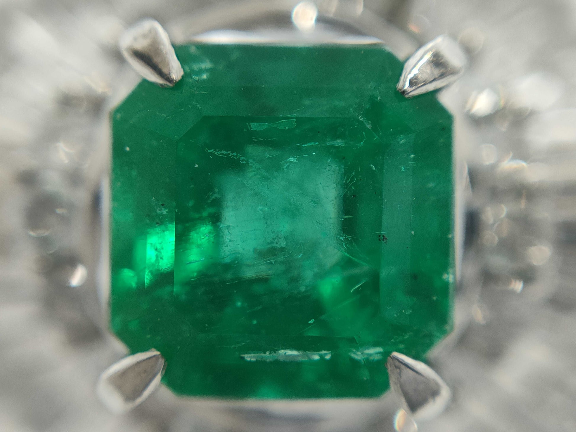 Emerald Diamond PT900 9.7g Ring