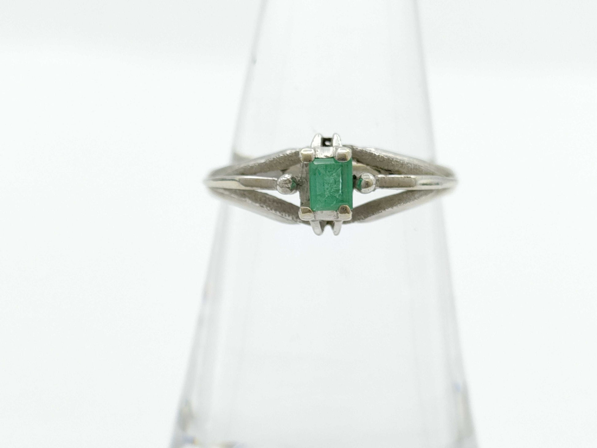 Emerald K14WG 2.3g Ring