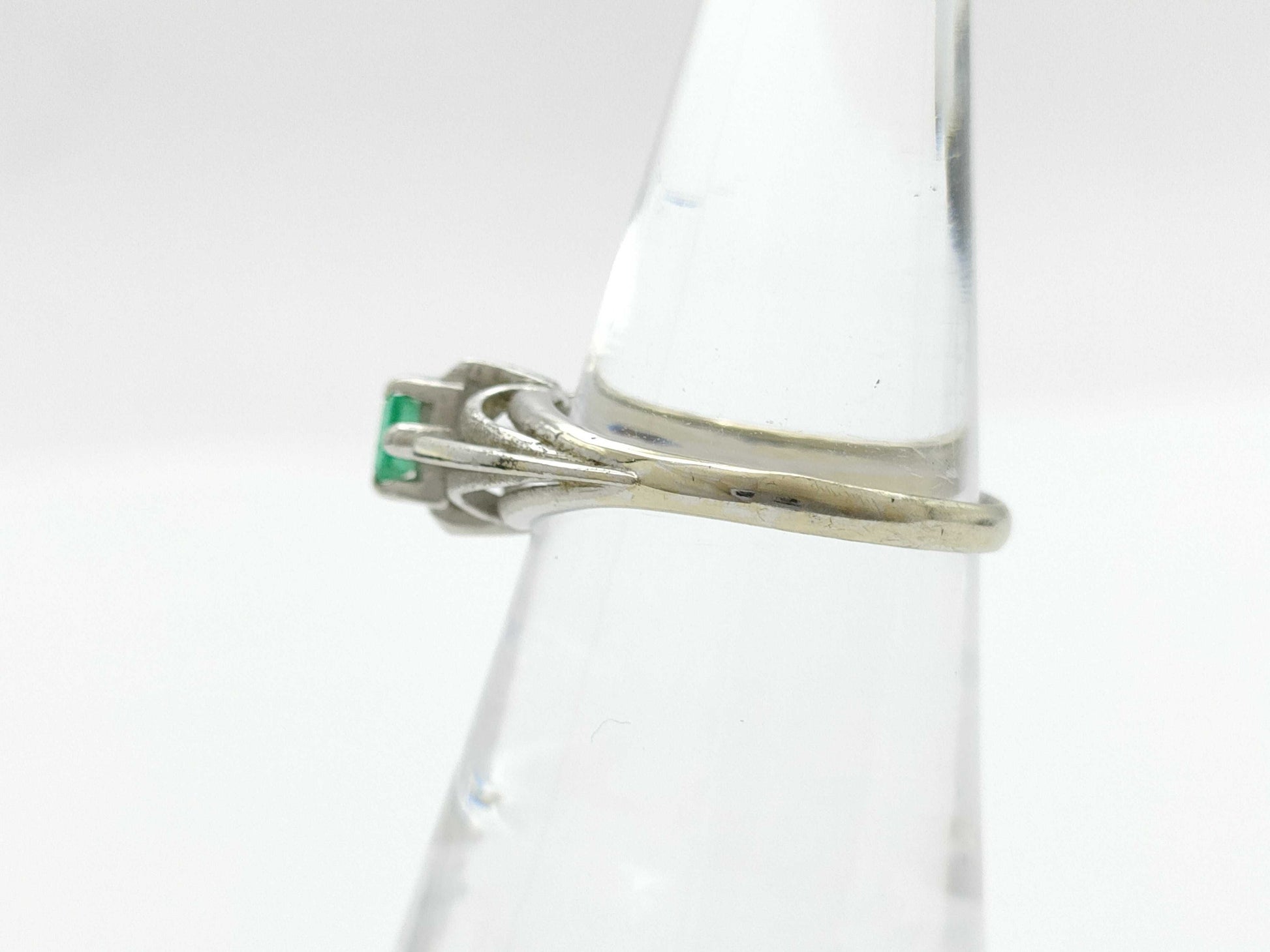 Emerald K14WG 2.3g Ring