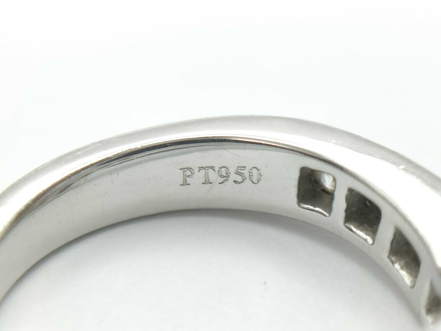 Tiffany & Co. V-Band 7PD PT950 4.4g Ring