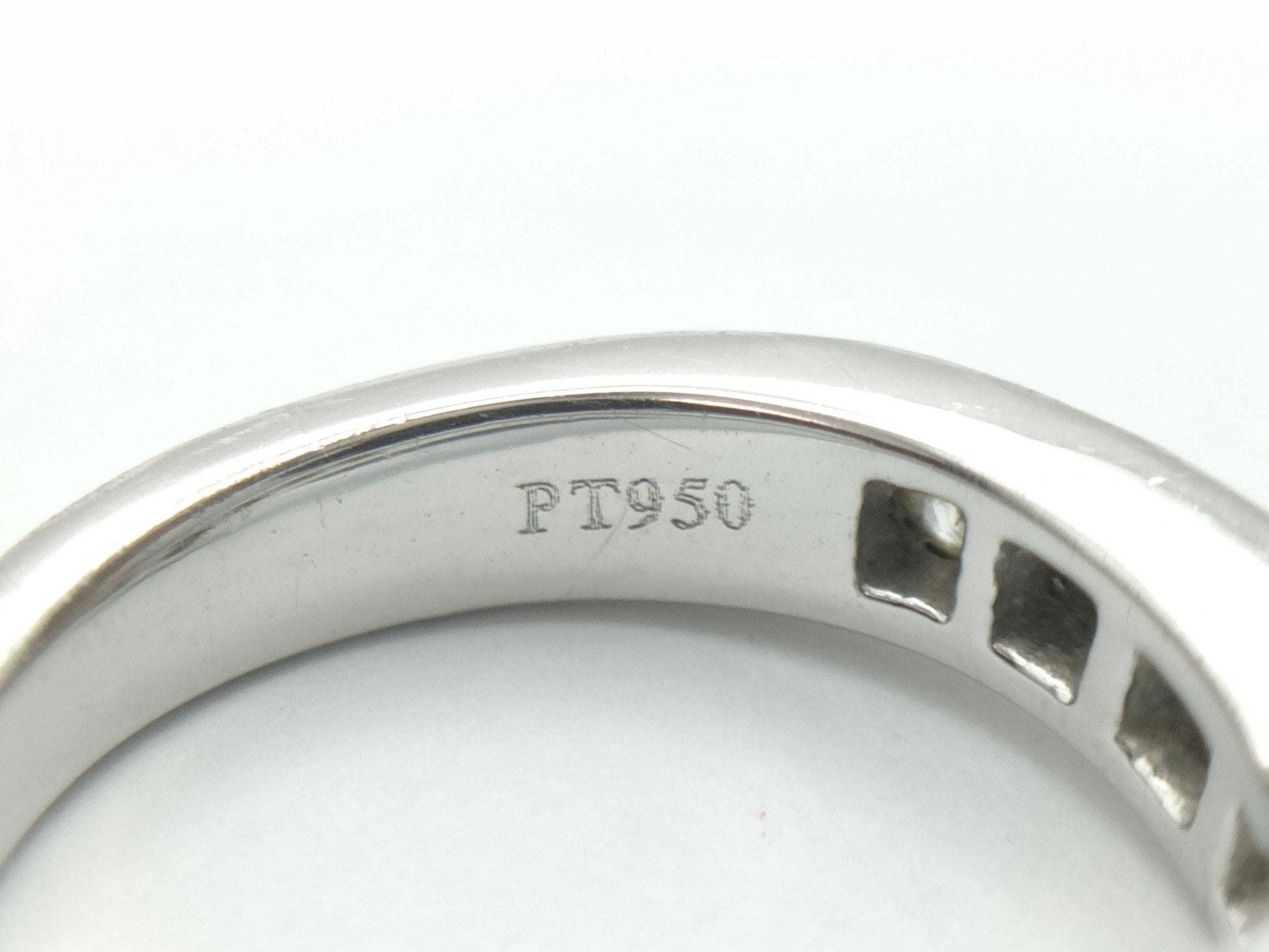 Tiffany & Co. V-Band 7PD PT950 4.4g Ring