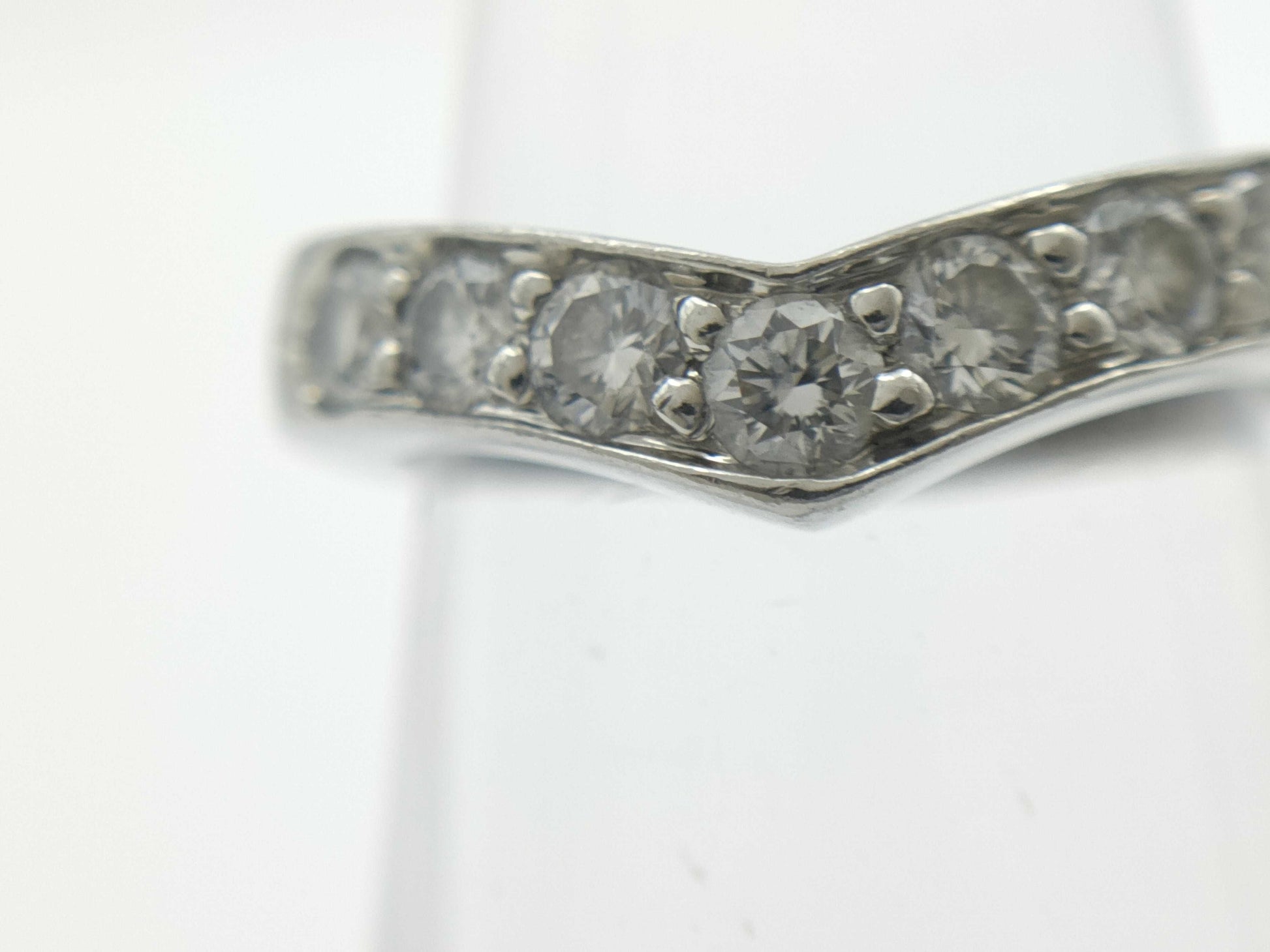 Tiffany & Co. V-Band 7PD PT950 4.4g Ring