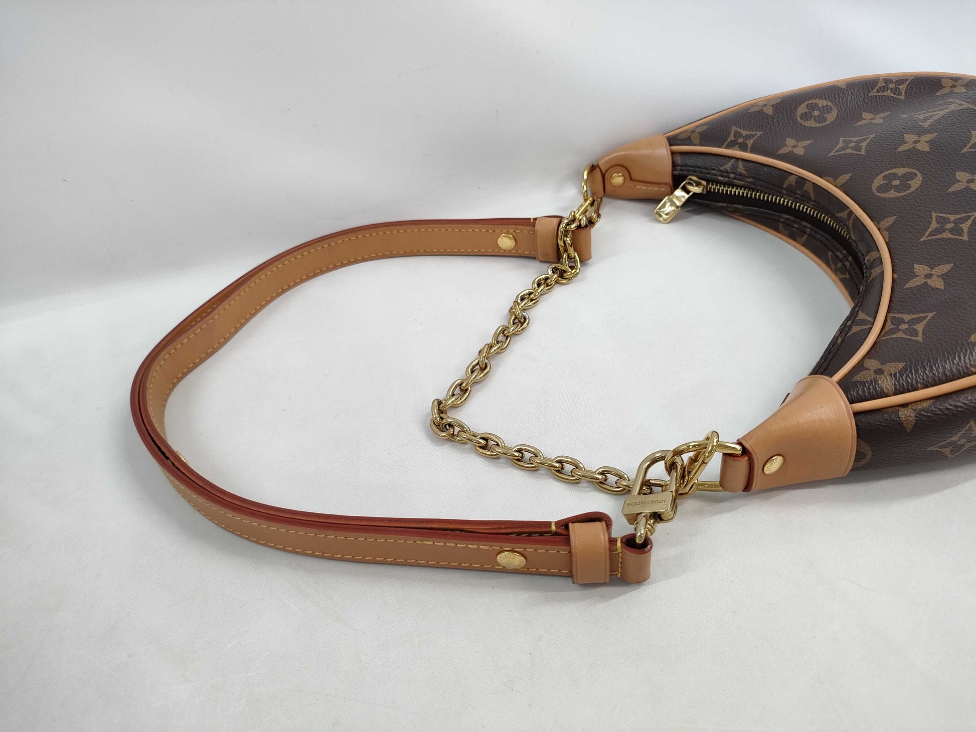 LOUIS VUITTON Monogram Loop M81098 Shoulder Bag