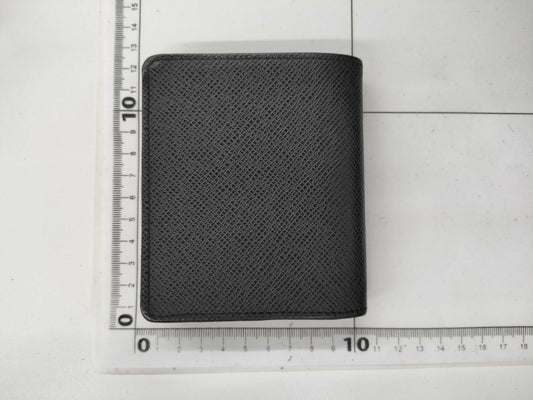 LOUIS VUITTON Taiga Folding Wallet