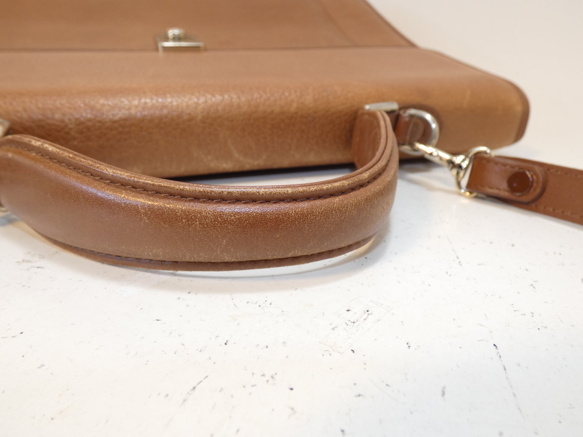 Burberry's 2-way leather brown hand and shoulder bag