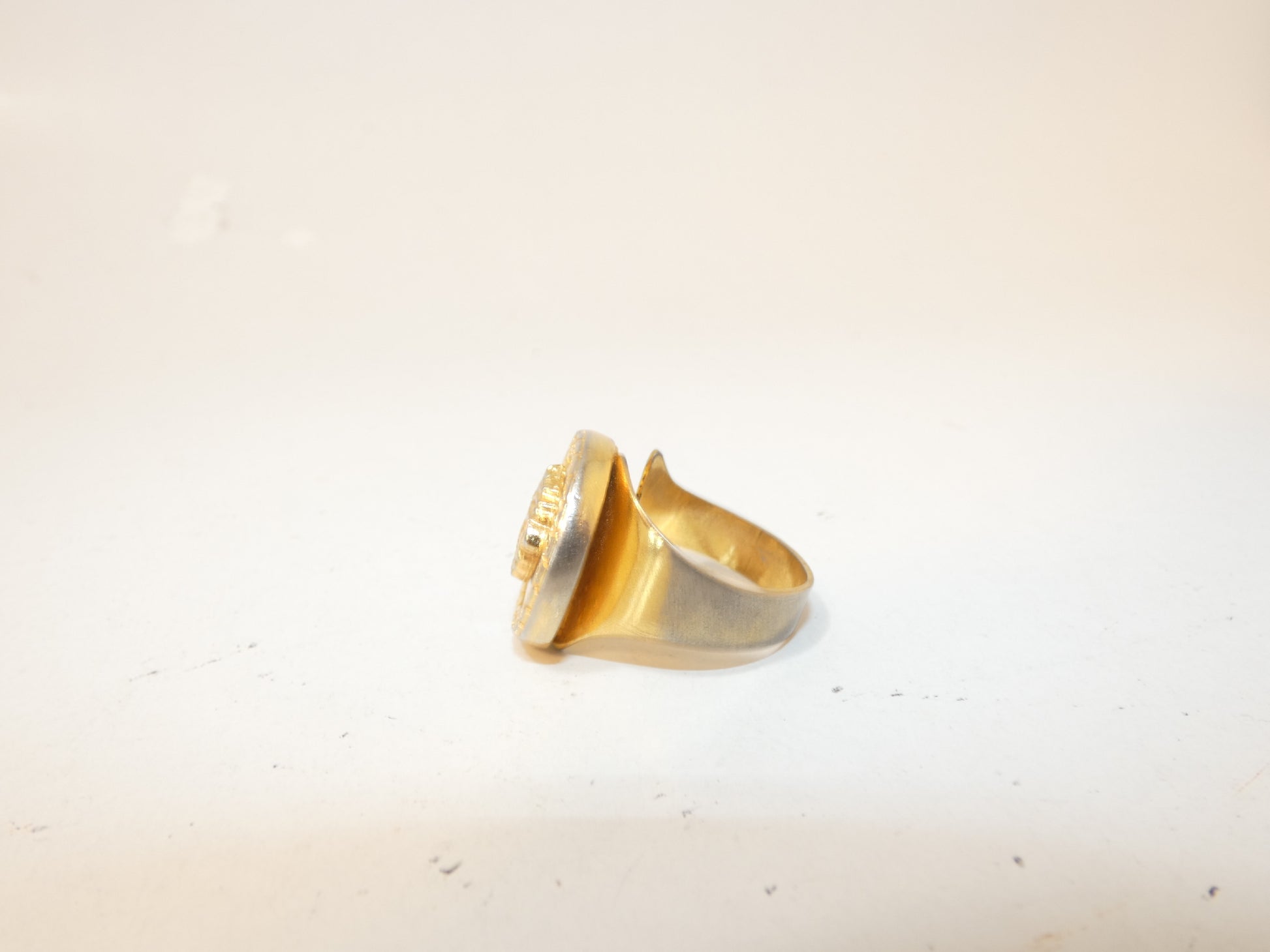 VERSACE Medusa Circle Shell Ring