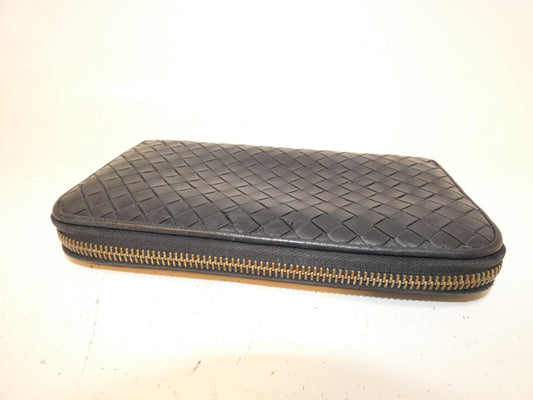 BOTTEGA VENETA Intrecciato Black Leather Round Zip Long Wallet