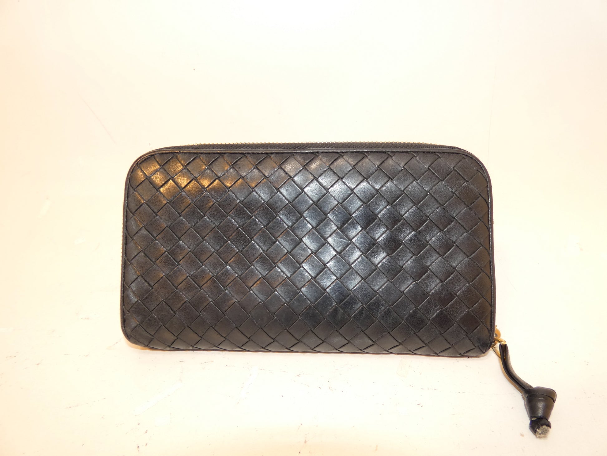 BOTTEGA VENETA Intrecciato Black Leather Round Zip Long Wallet