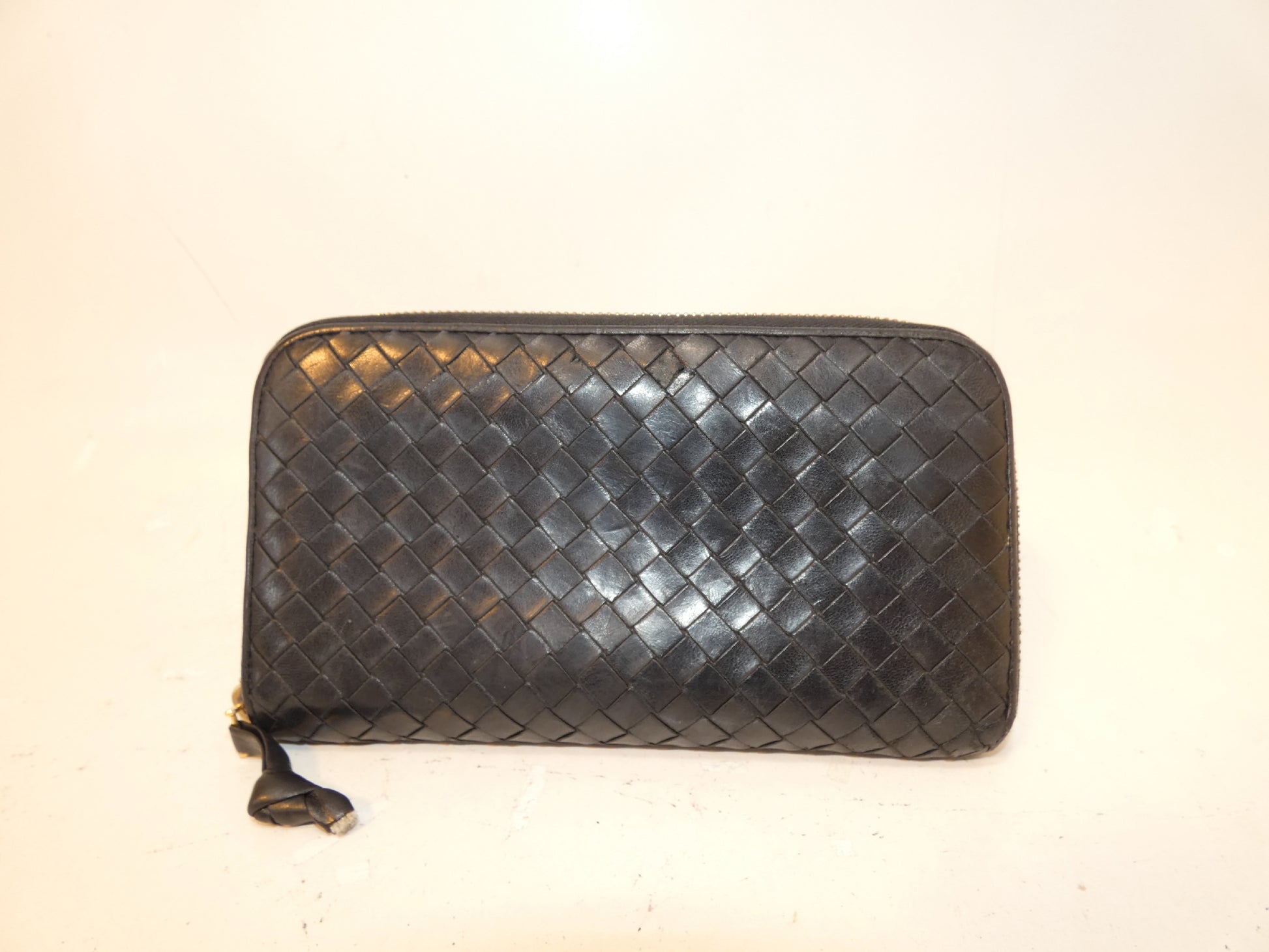BOTTEGA VENETA Intrecciato Black Leather Round Zip Long Wallet
