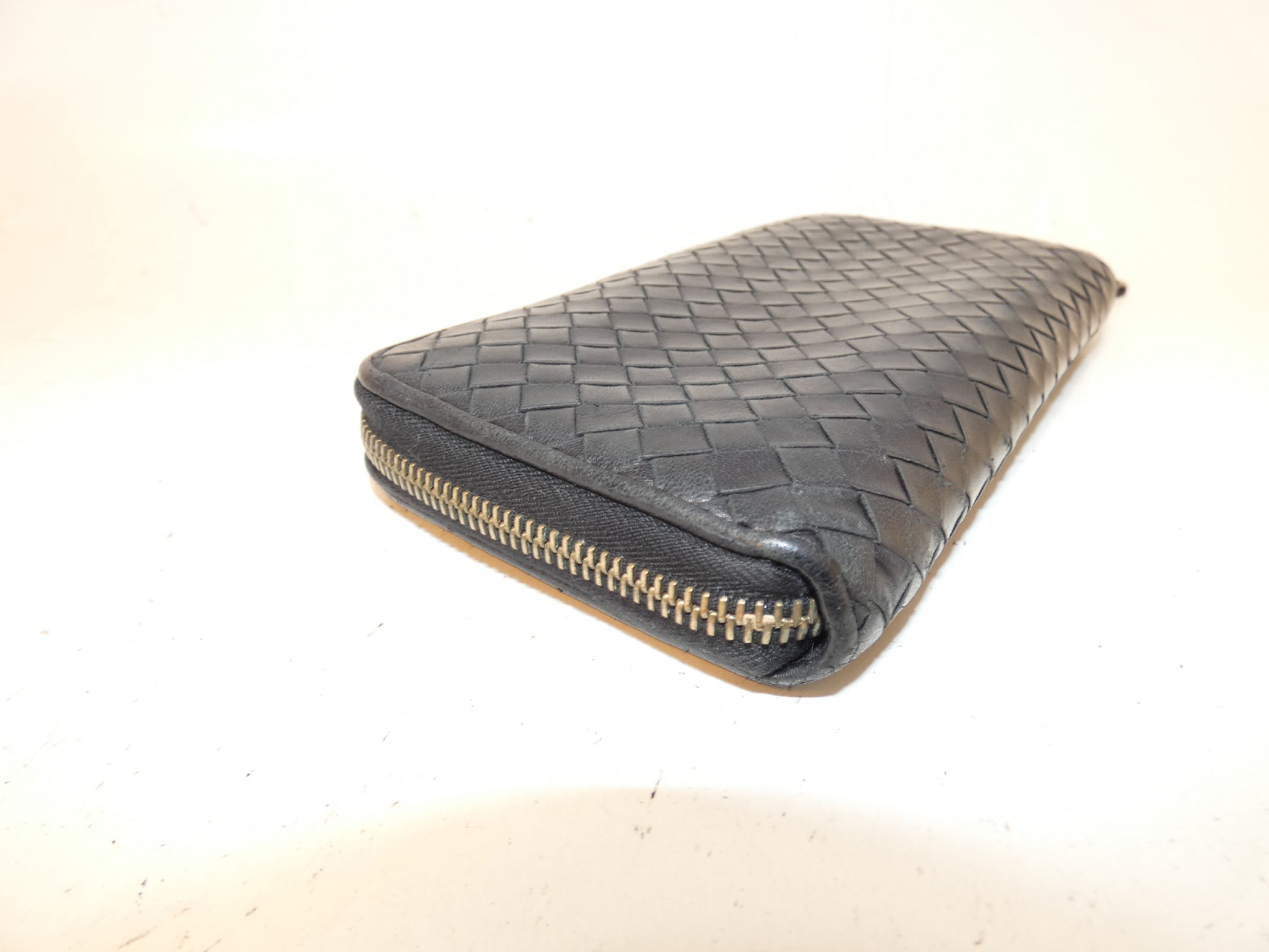 BOTTEGA VENETA Intrecciato Black Leather Round Zip Long Wallet